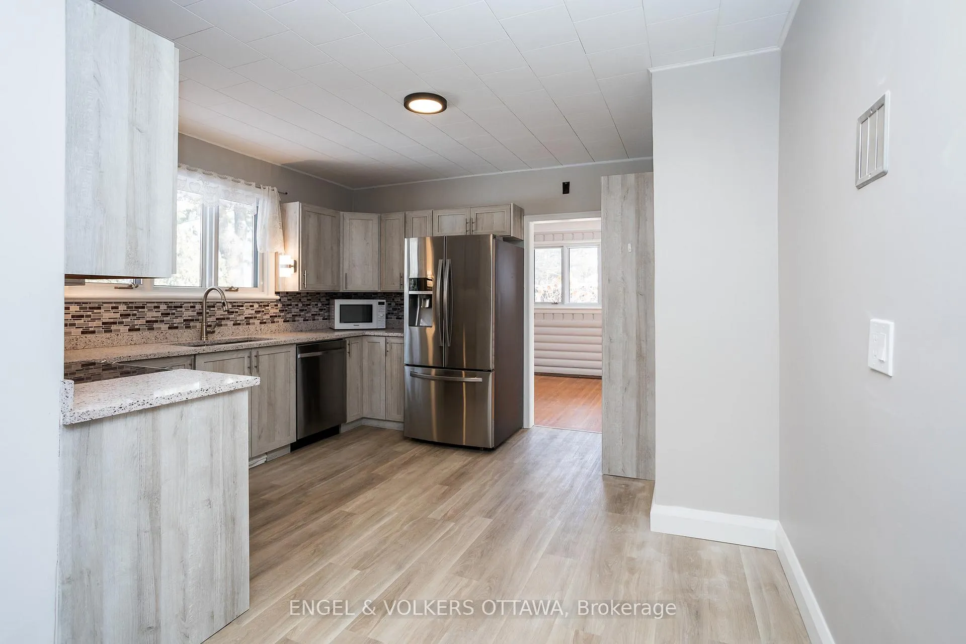 Photo 18 of 141 Rodney Crescent, Ottawa, Faircrest Heights — HOMEH
