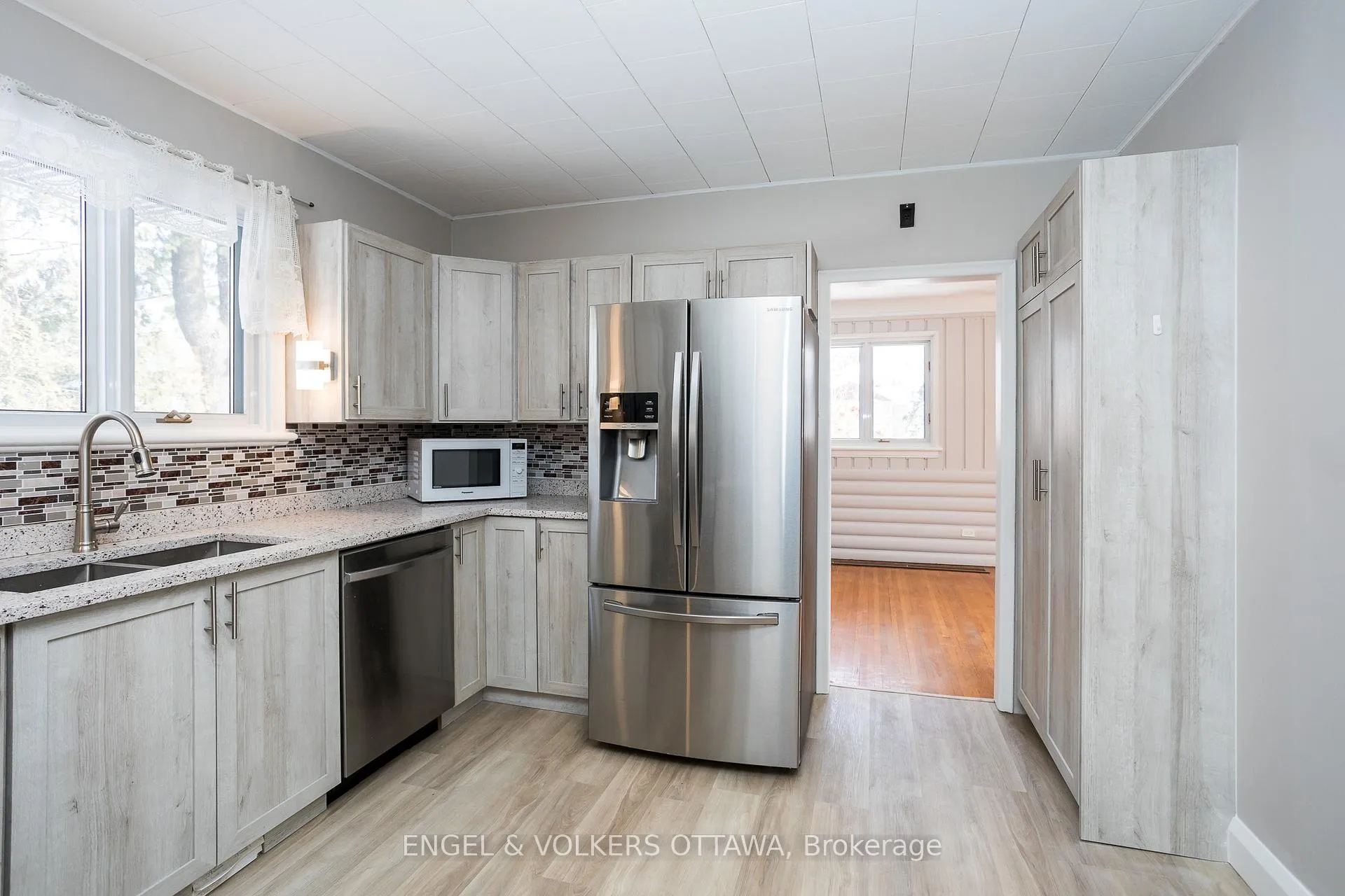 Photo 19 of 141 Rodney Crescent, Ottawa, Faircrest Heights — HOMEH