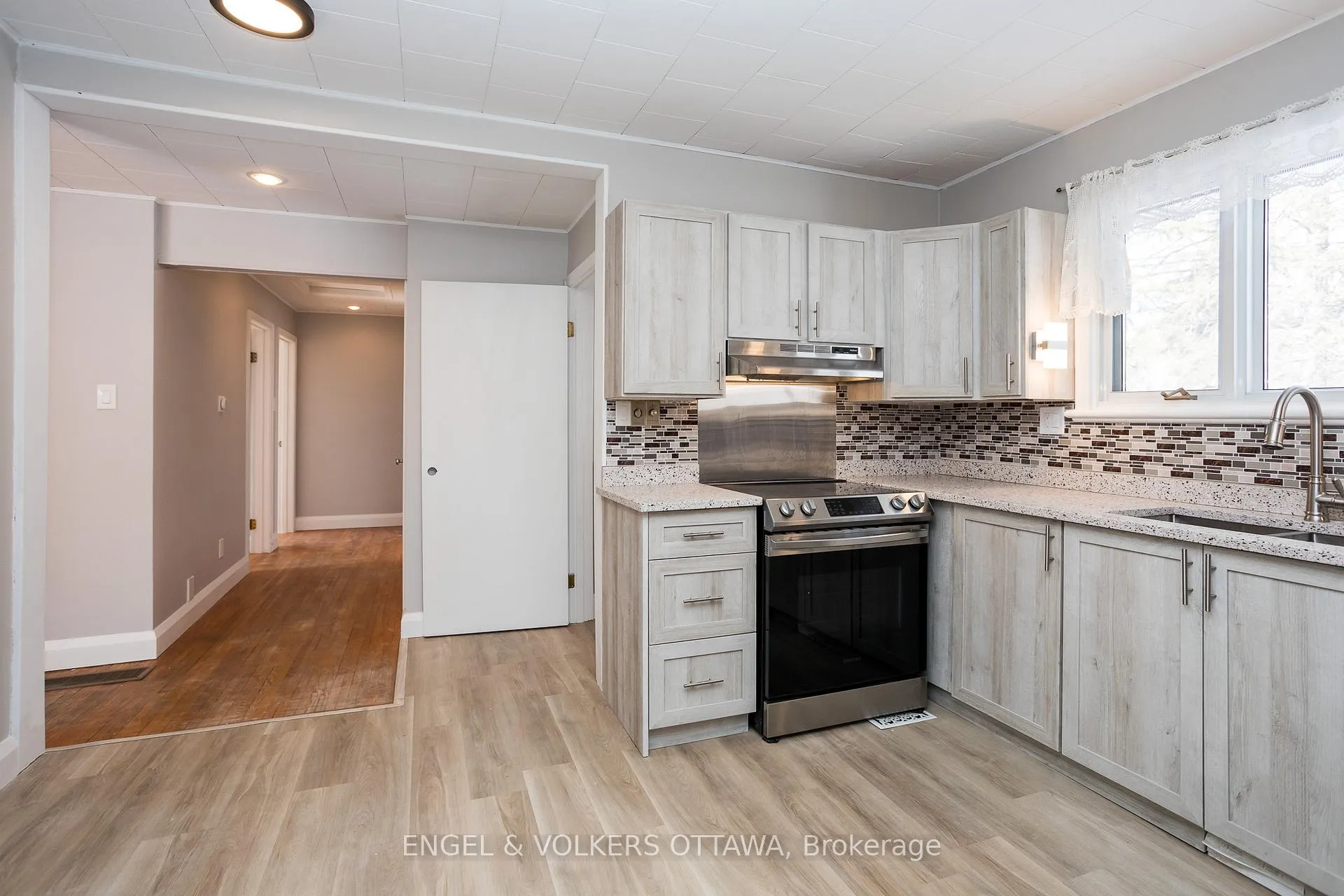 Photo 22 of 141 Rodney Crescent, Ottawa, Faircrest Heights — HOMEH
