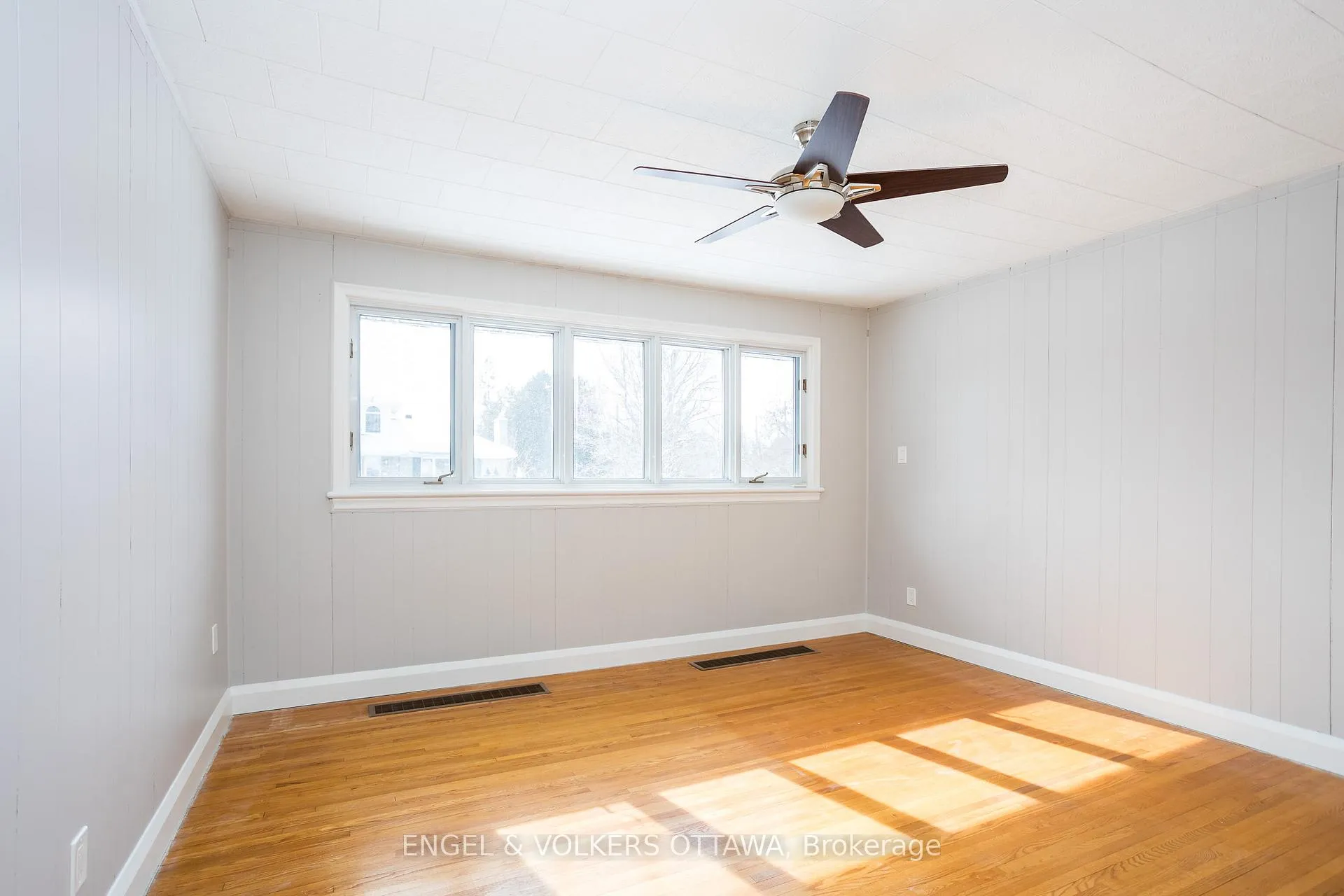 Photo 25 of 141 Rodney Crescent, Ottawa, Faircrest Heights — HOMEH
