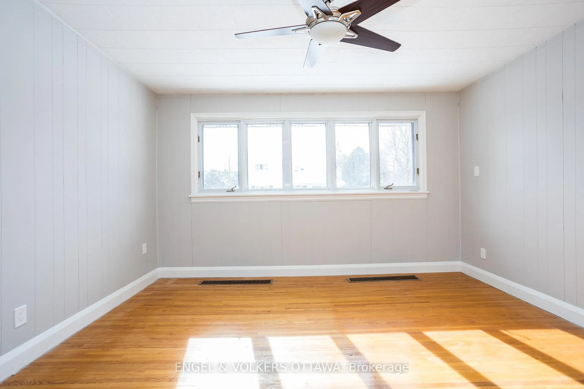 Photo 26 of 141 Rodney Crescent, Ottawa, Faircrest Heights — HOMEH