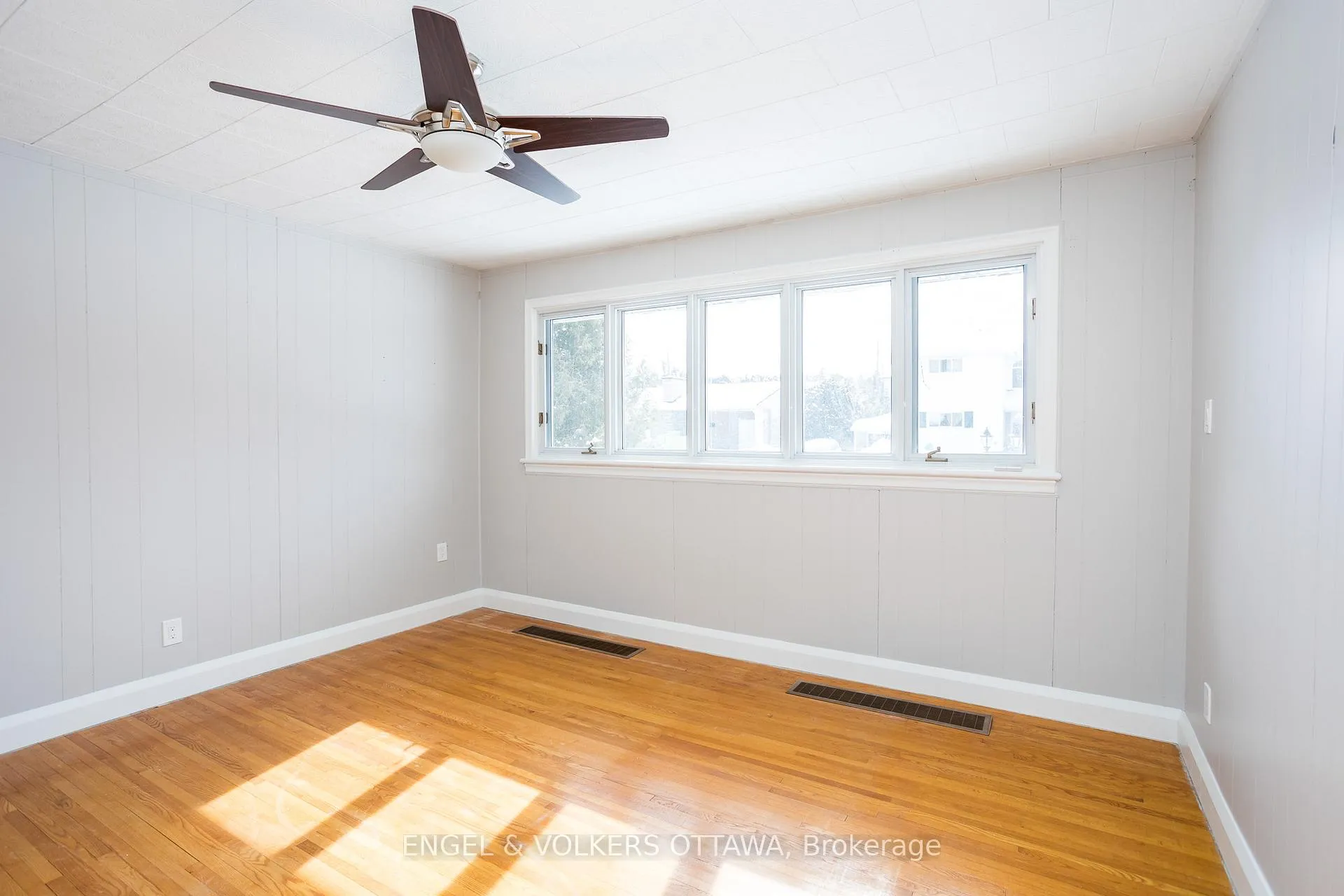 Photo 27 of 141 Rodney Crescent, Ottawa, Faircrest Heights — HOMEH