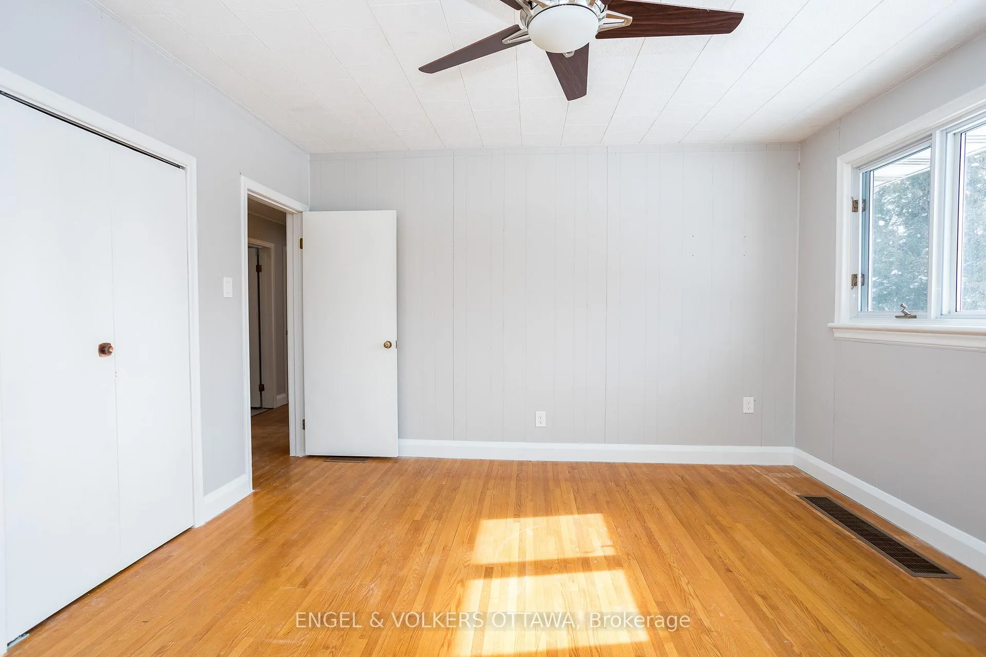 Photo 28 of 141 Rodney Crescent, Ottawa, Faircrest Heights — HOMEH