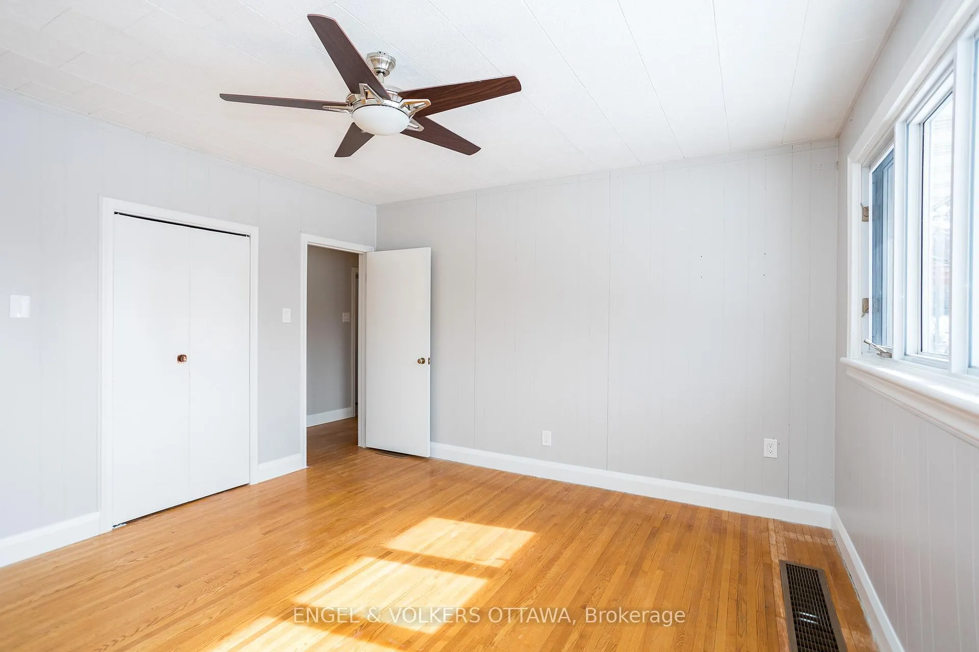 Photo 29 of 141 Rodney Crescent, Ottawa, Faircrest Heights — HOMEH