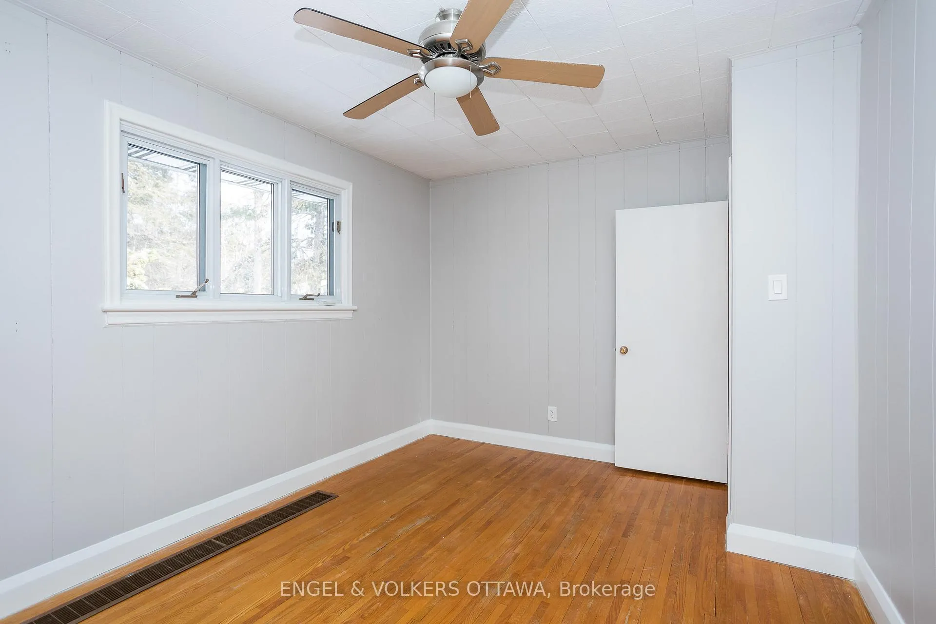 Photo 30 of 141 Rodney Crescent, Ottawa, Faircrest Heights — HOMEH