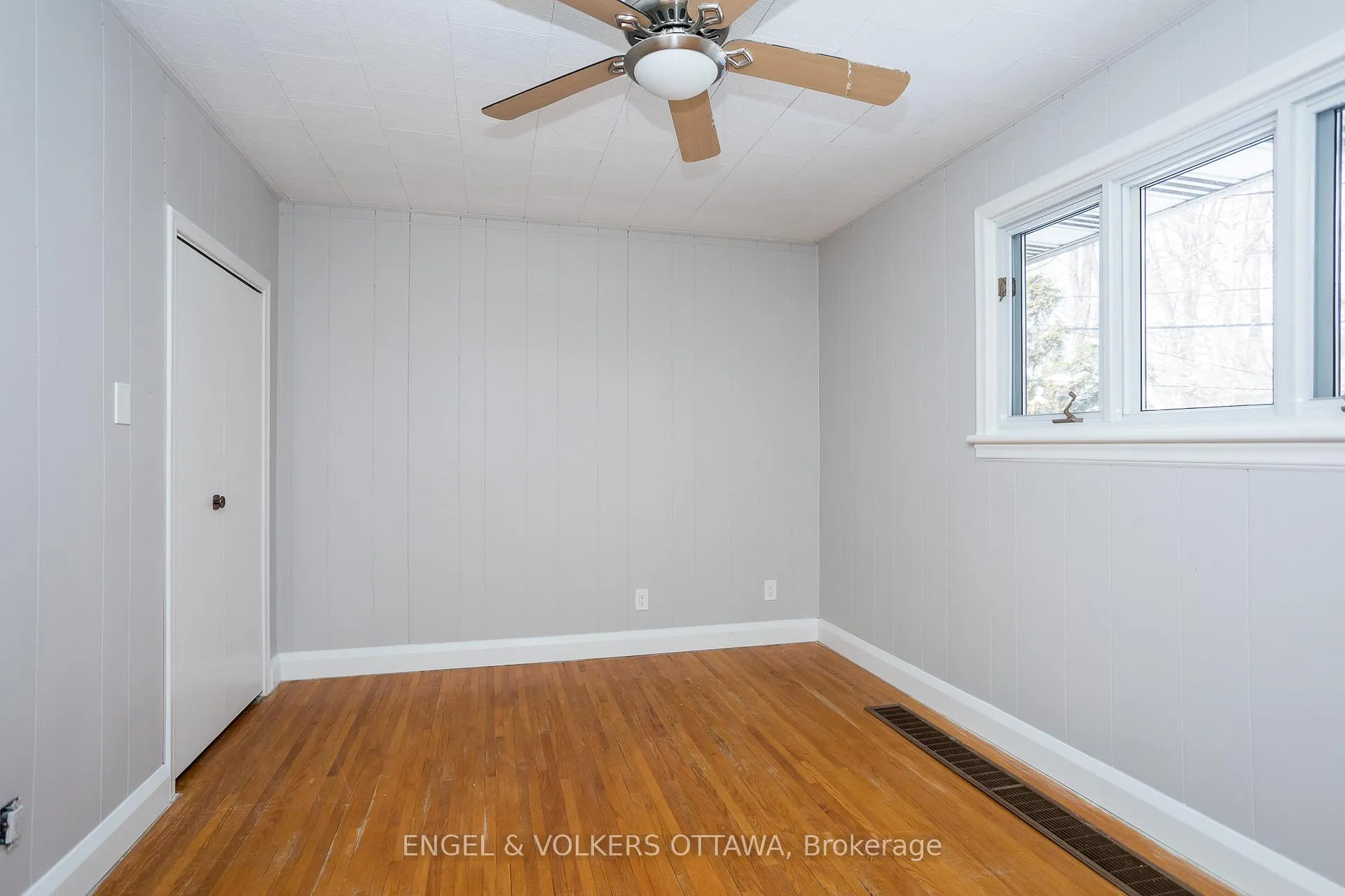 Photo 31 of 141 Rodney Crescent, Ottawa, Faircrest Heights — HOMEH