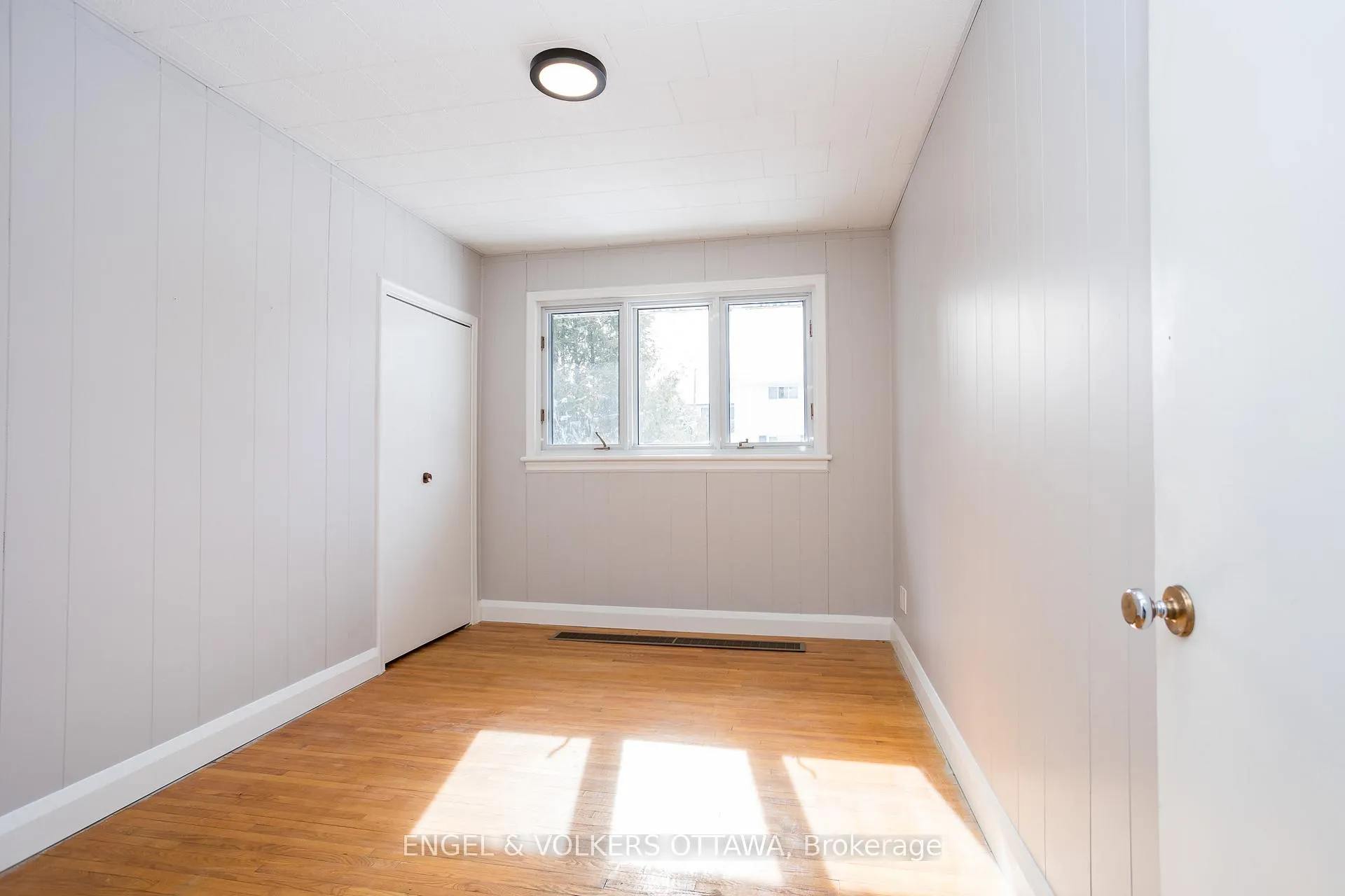 Photo 32 of 141 Rodney Crescent, Ottawa, Faircrest Heights — HOMEH