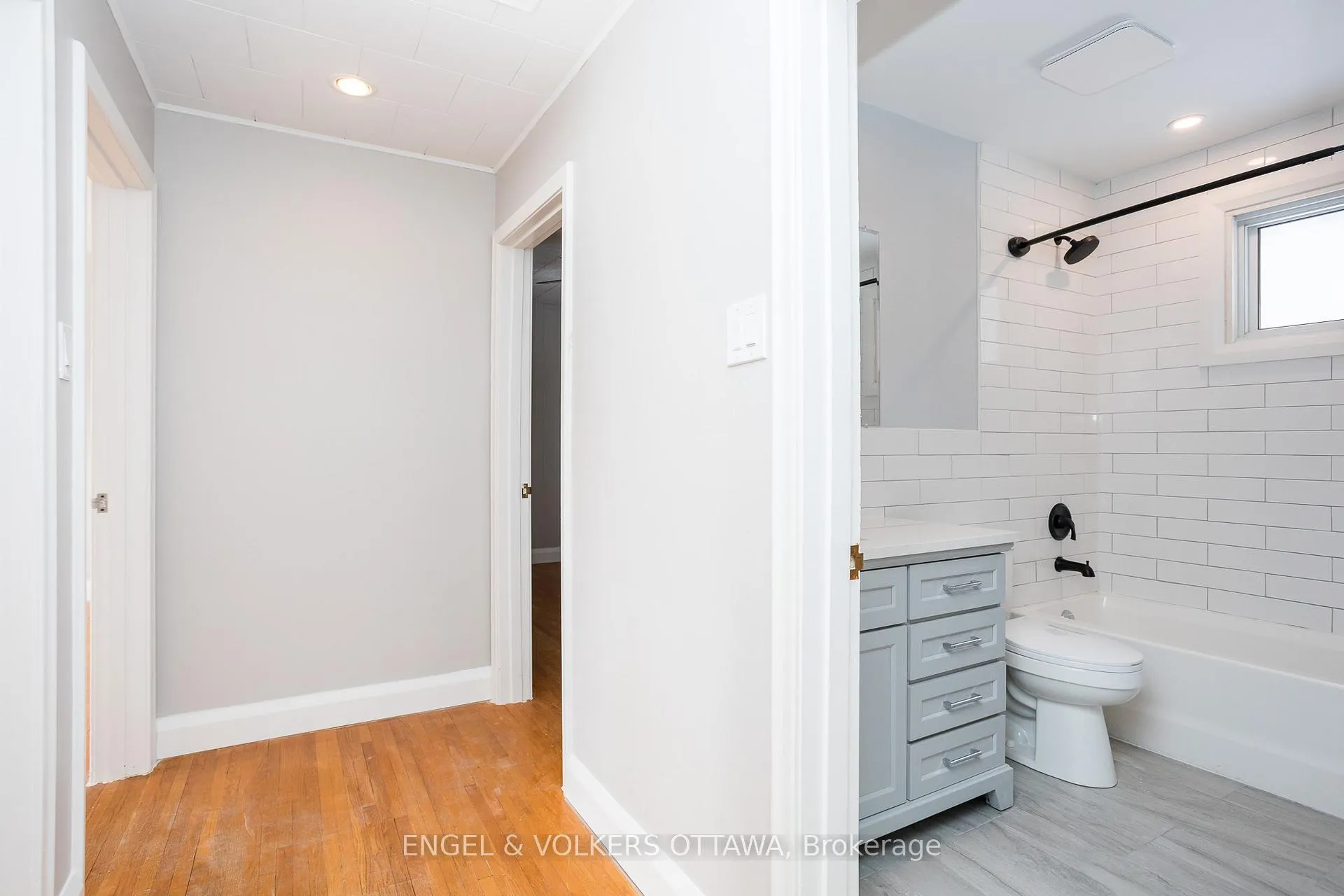 Photo 33 of 141 Rodney Crescent, Ottawa, Faircrest Heights — HOMEH