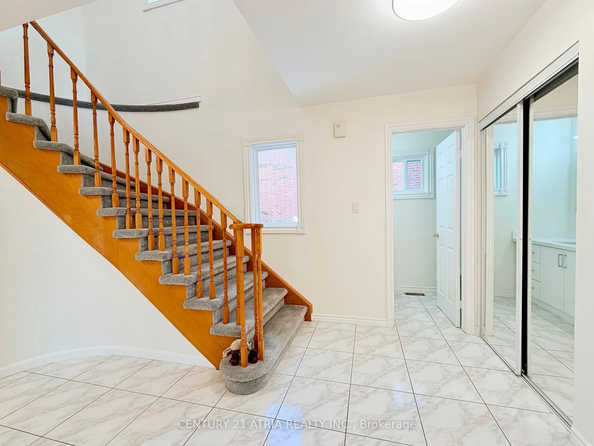 Photo 4 of 72 Bendamere Crescent, Markham, Raymerville — HOMEH
