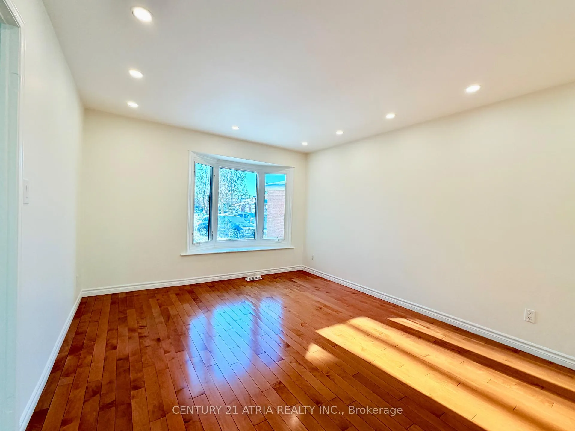 Photo 8 of 72 Bendamere Crescent, Markham, Raymerville — HOMEH