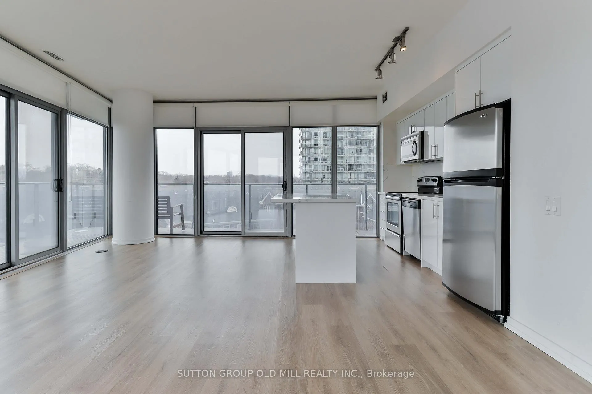 Photo 3 of Unit 414, 103 The Queensway Avenue, Toronto, High Park-Swansea — HOMEH