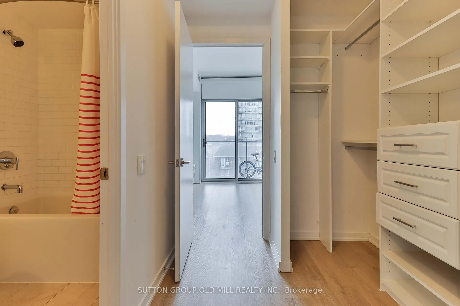 Photo 19 of Unit 414, 103 The Queensway Avenue, Toronto, High Park-Swansea — HOMEH