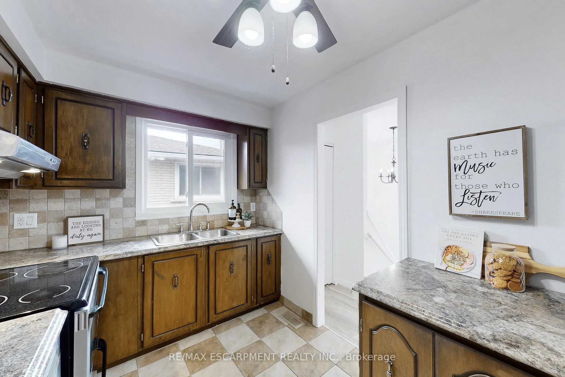 Photo 13 of 380 Magnolia Drive, Hamilton, Fessenden — HOMEH