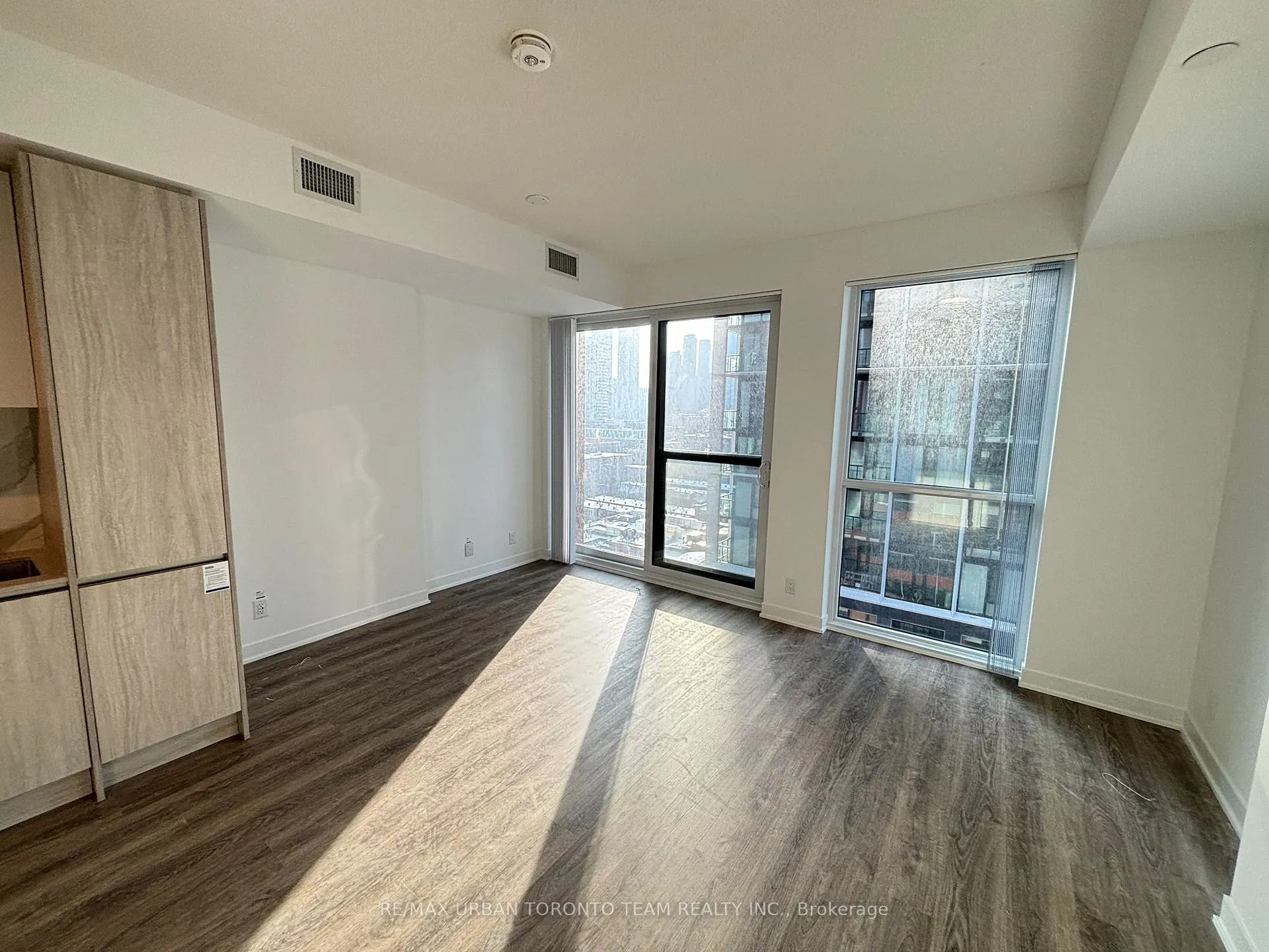 Photo 4 of Unit 1611, 180 Front Street E, Toronto, Moss Park — HOMEH