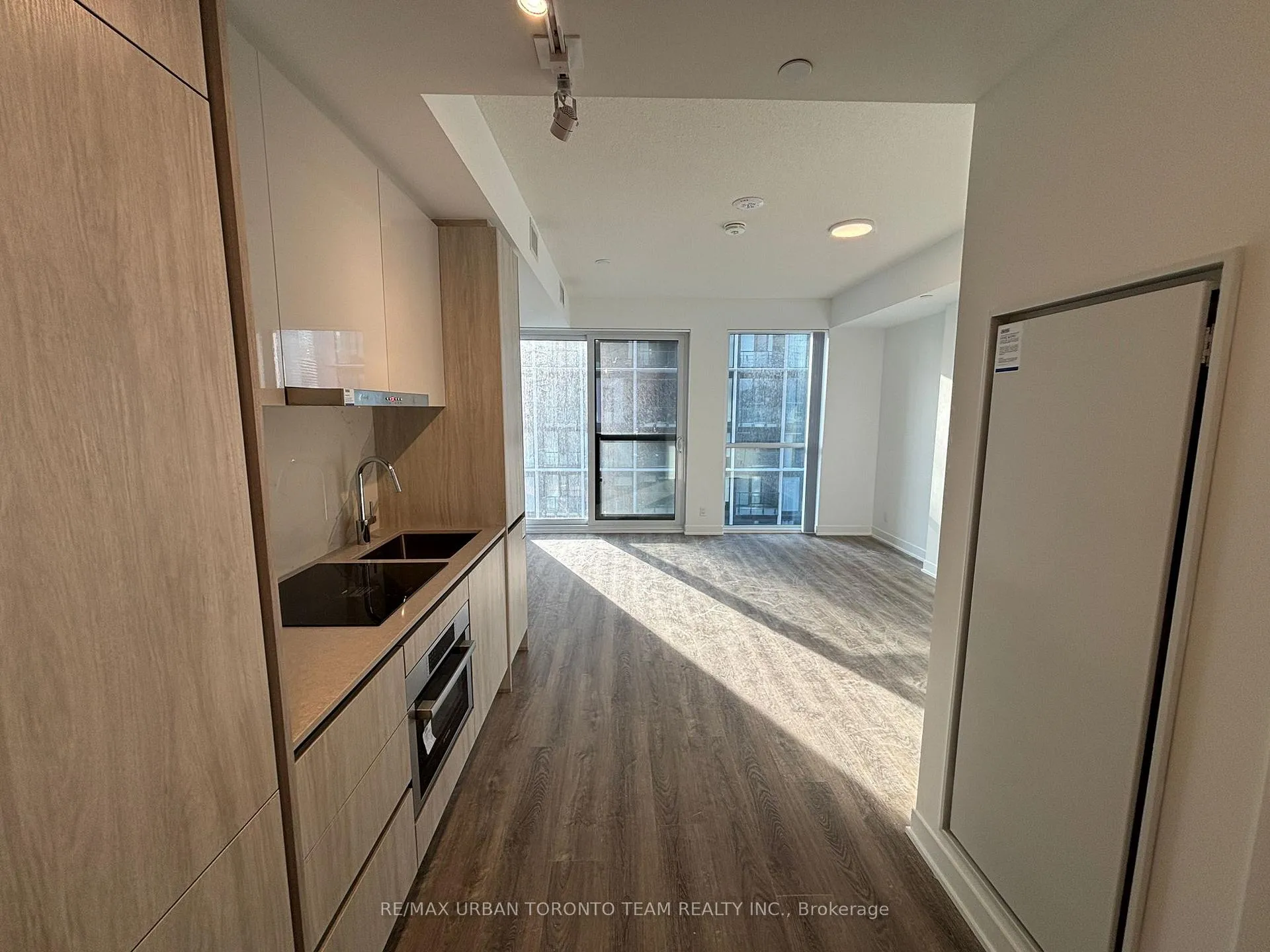 Photo 6 of Unit 1611, 180 Front Street E, Toronto, Moss Park — HOMEH