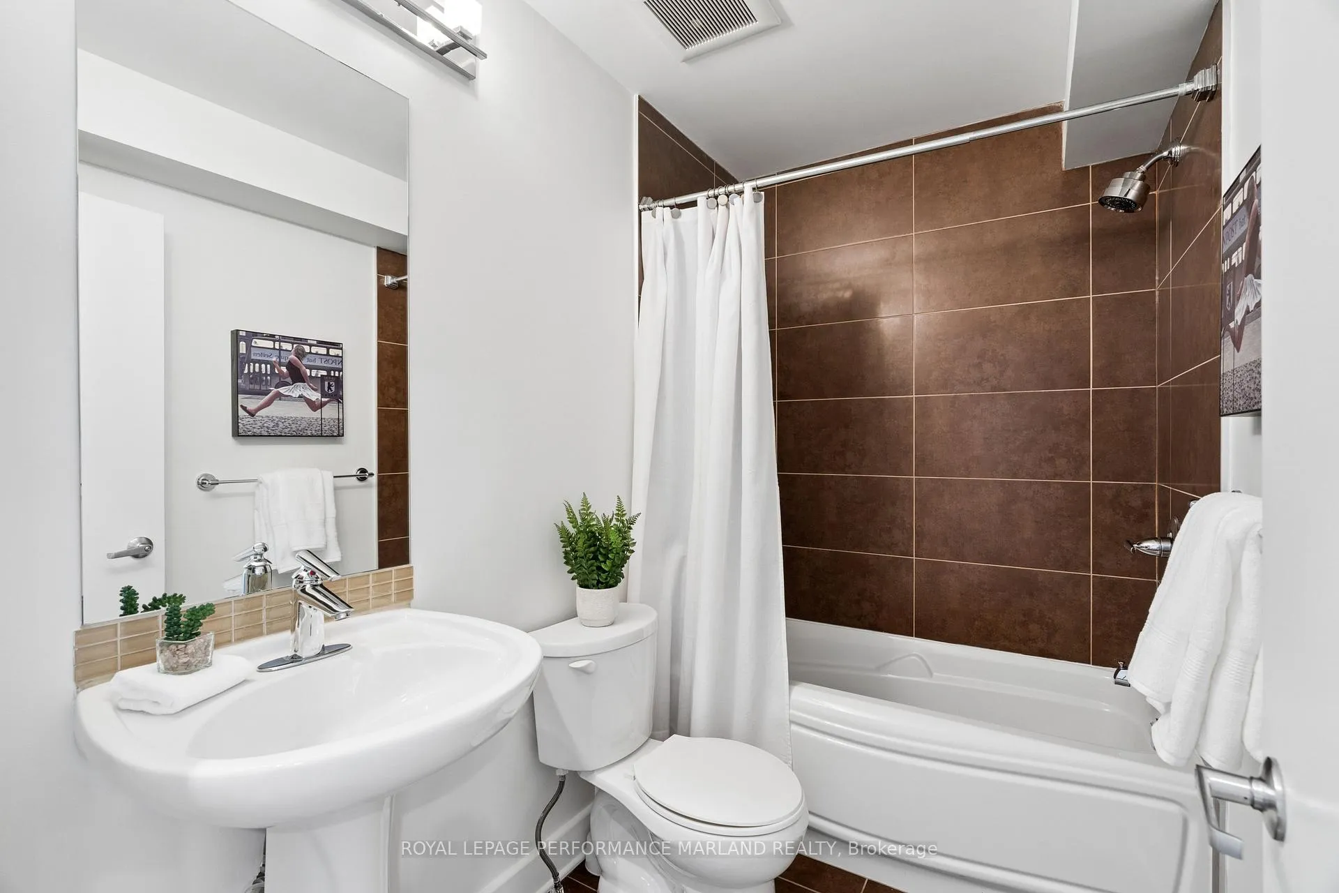 Photo 6 of 1097 North River Road, Ottawa, Overbrook — HOMEH