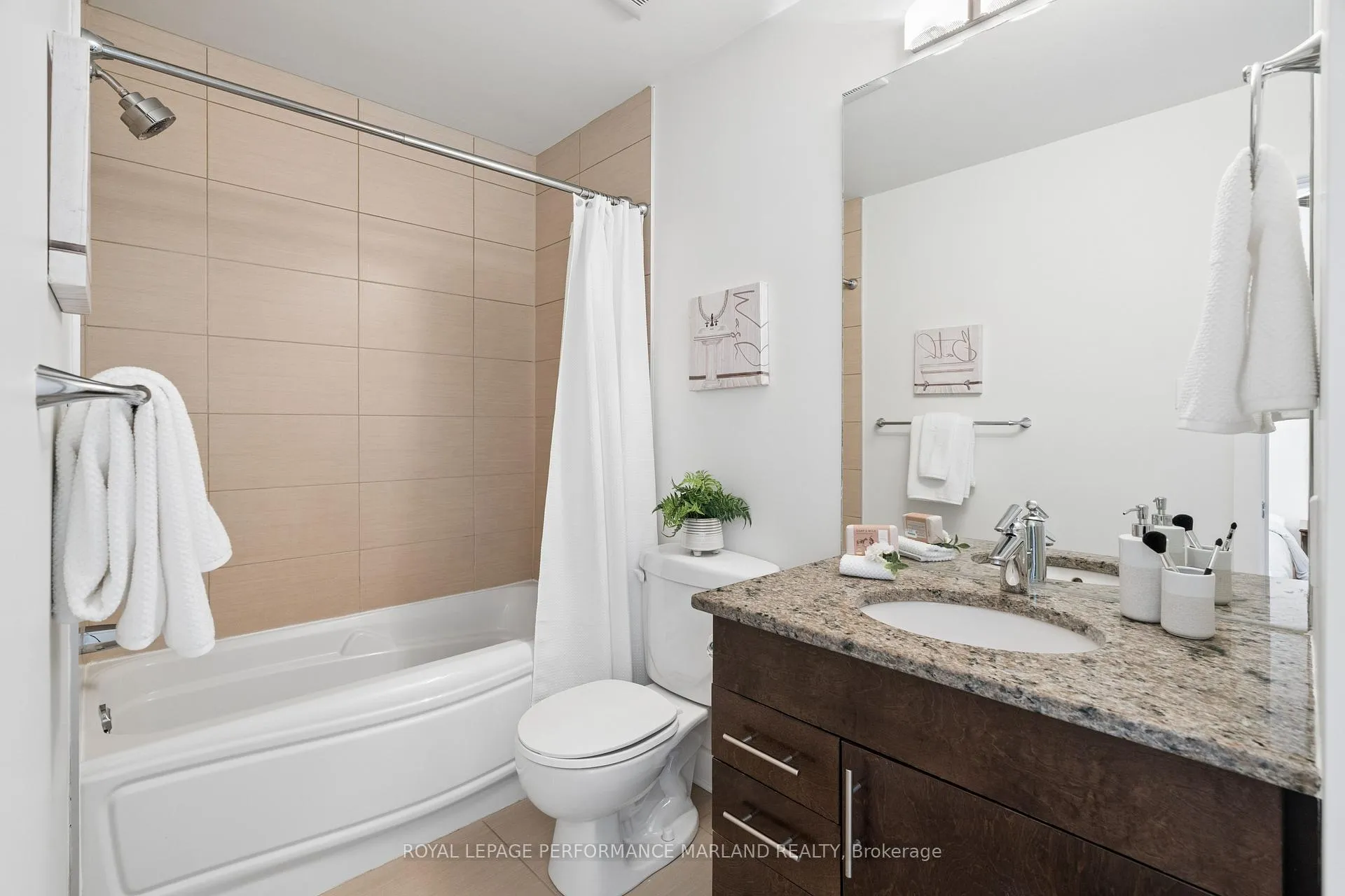 Photo 23 of 1097 North River Road, Ottawa, Overbrook — HOMEH