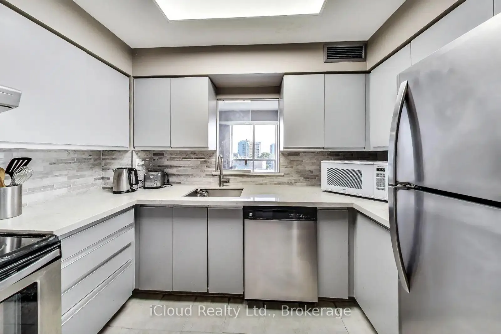 Photo 7 of Unit 912, 21 Overlea Boulevard, Toronto, Thorncliffe Park — HOMEH