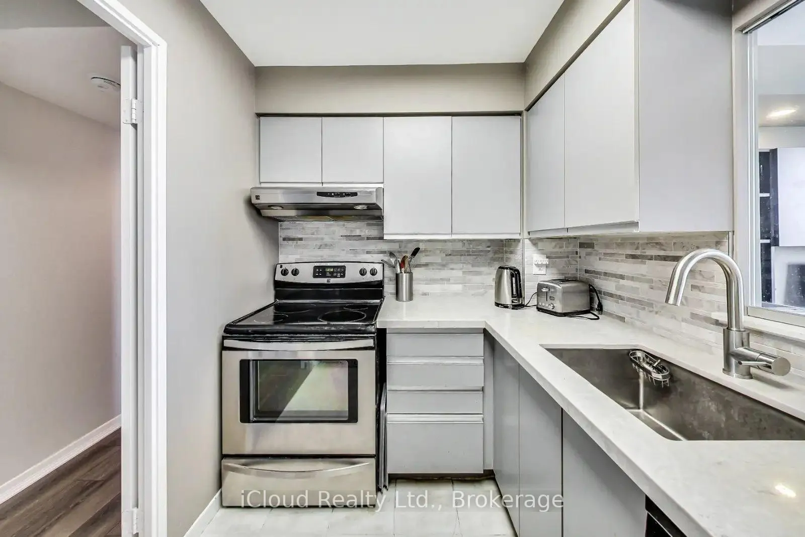 Photo 8 of Unit 912, 21 Overlea Boulevard, Toronto, Thorncliffe Park — HOMEH