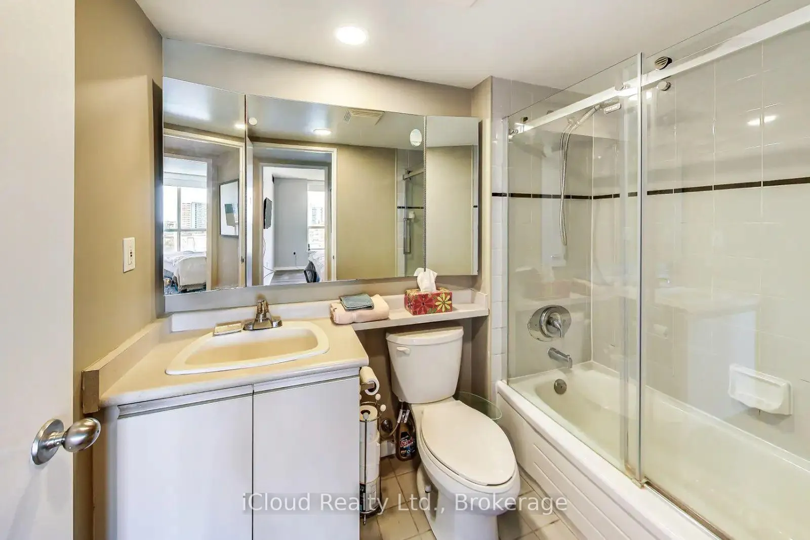 Photo 12 of Unit 912, 21 Overlea Boulevard, Toronto, Thorncliffe Park — HOMEH