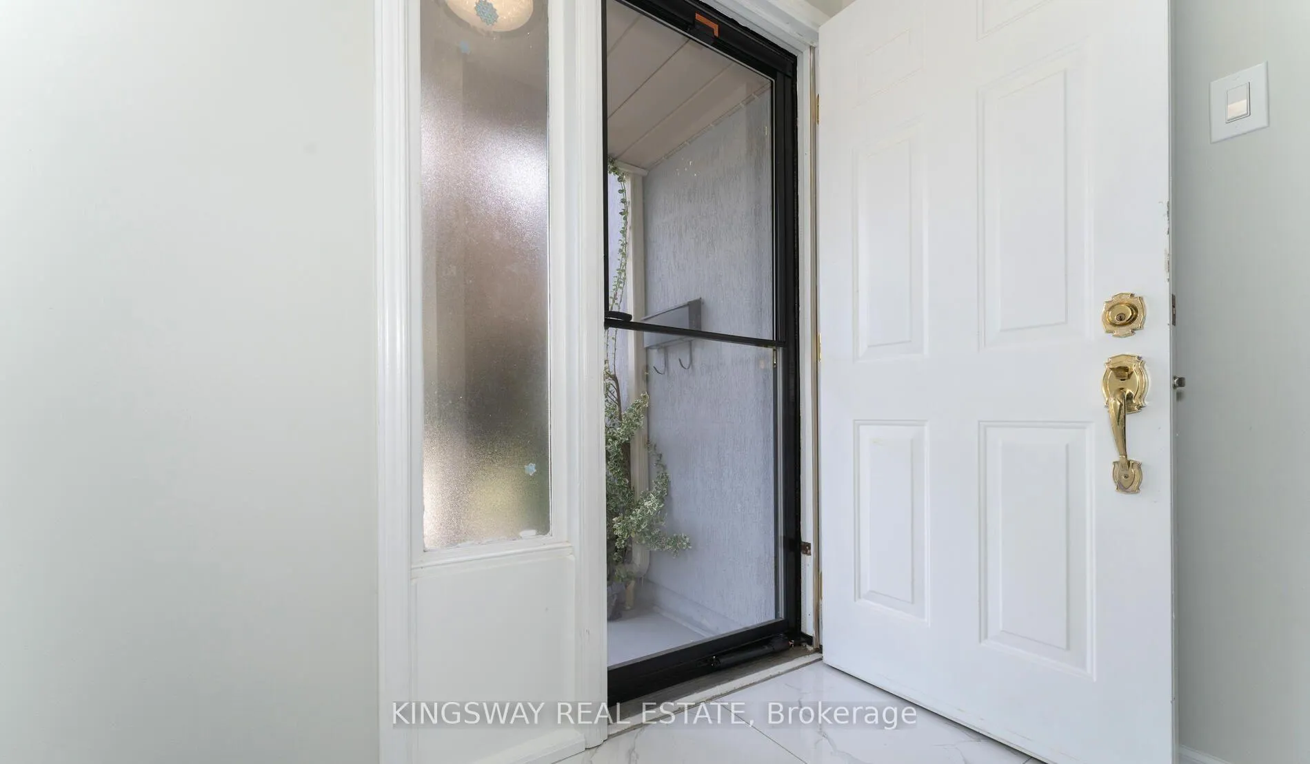 Photo 5 of 138 Ashton Crescent N, Brampton, Central Park — HOMEH