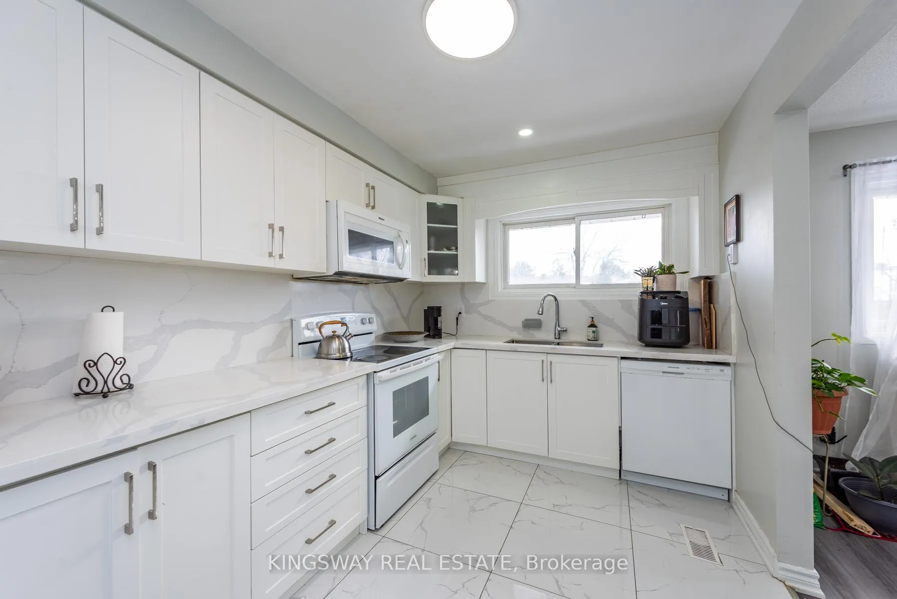 Photo 10 of 138 Ashton Crescent N, Brampton, Central Park — HOMEH