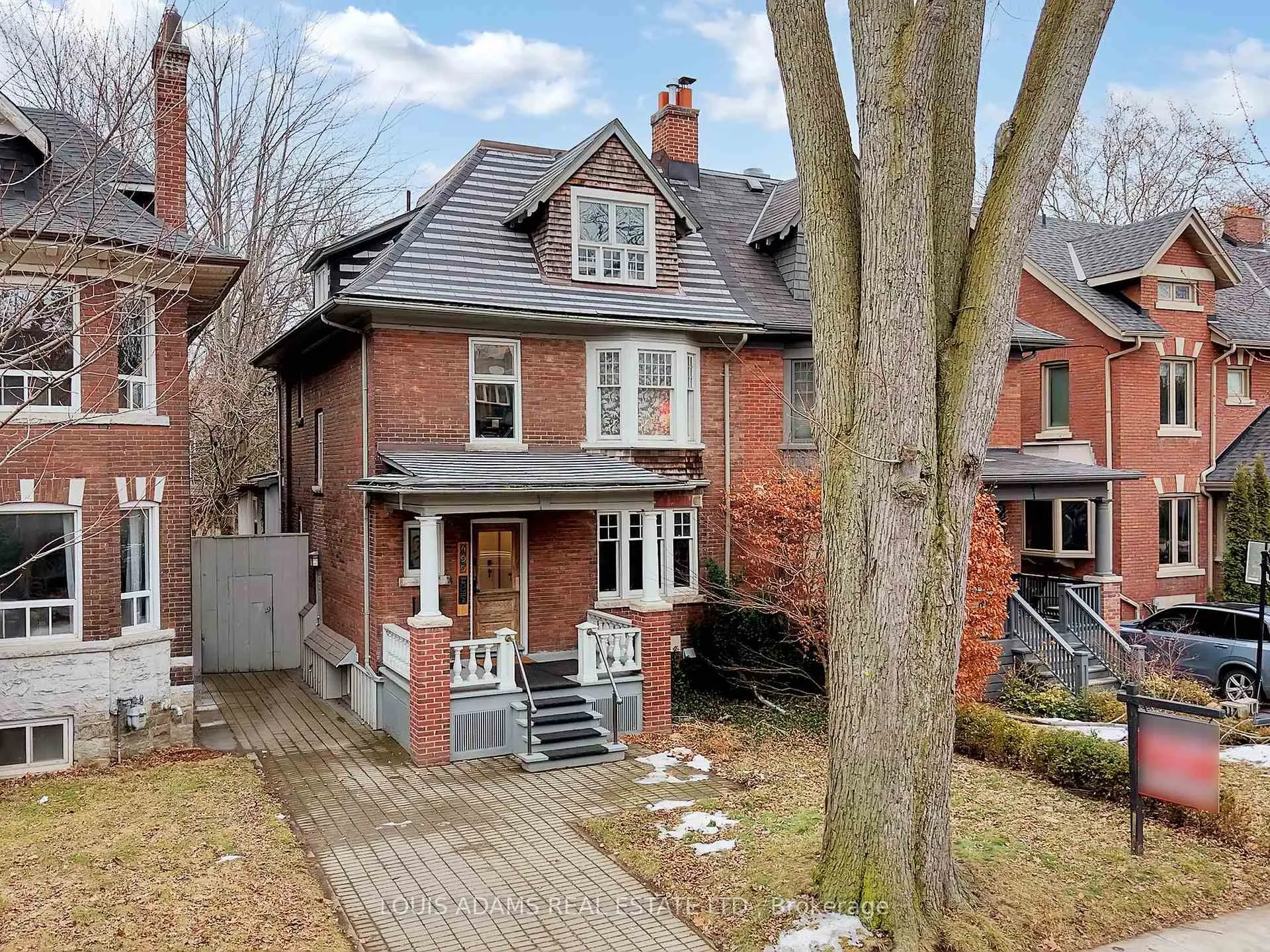 Front of 499 Palmerston Boulevard