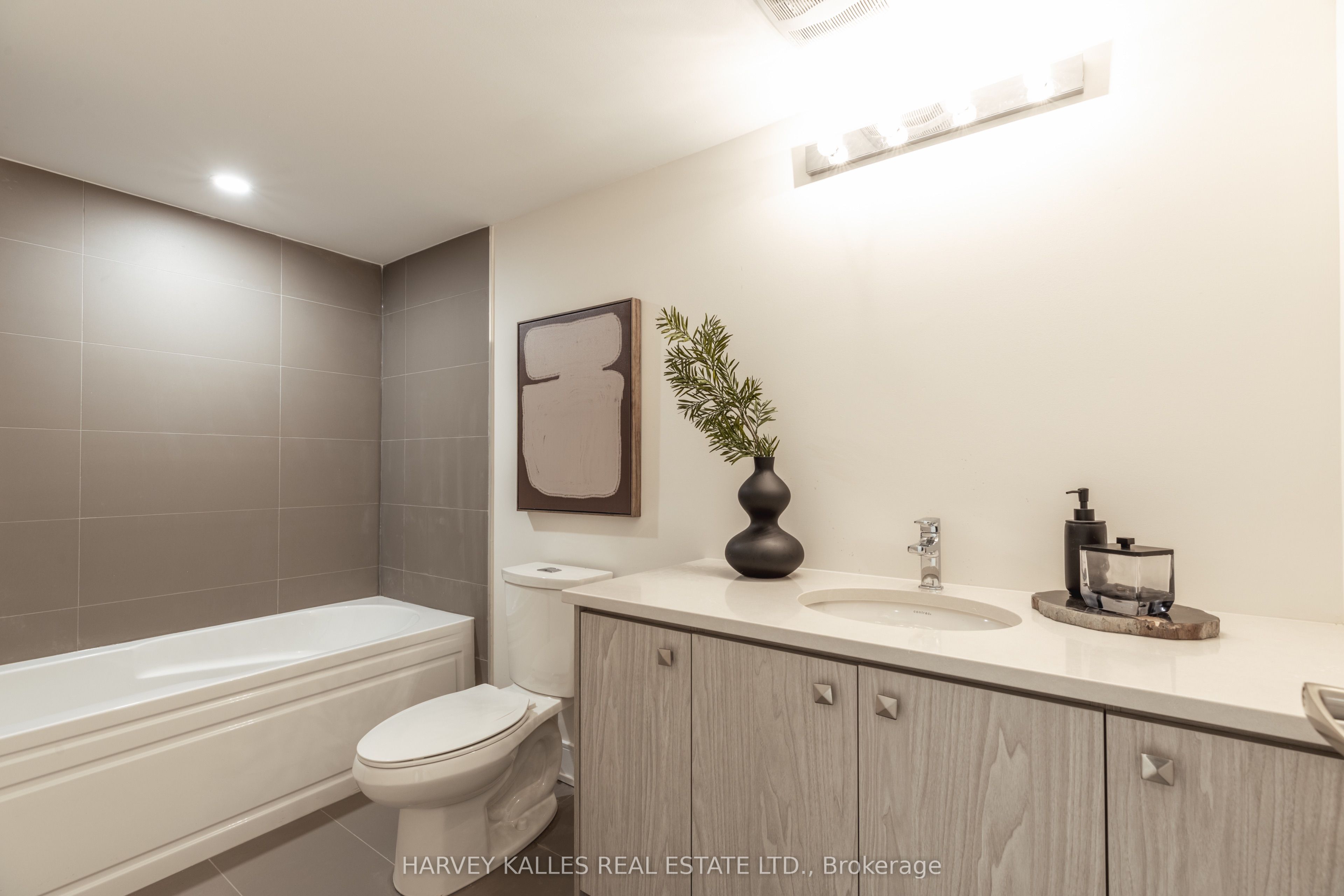 Photo 21 of 17 Innes Avenue, Toronto, Corso Italia-Davenport — HOMEH