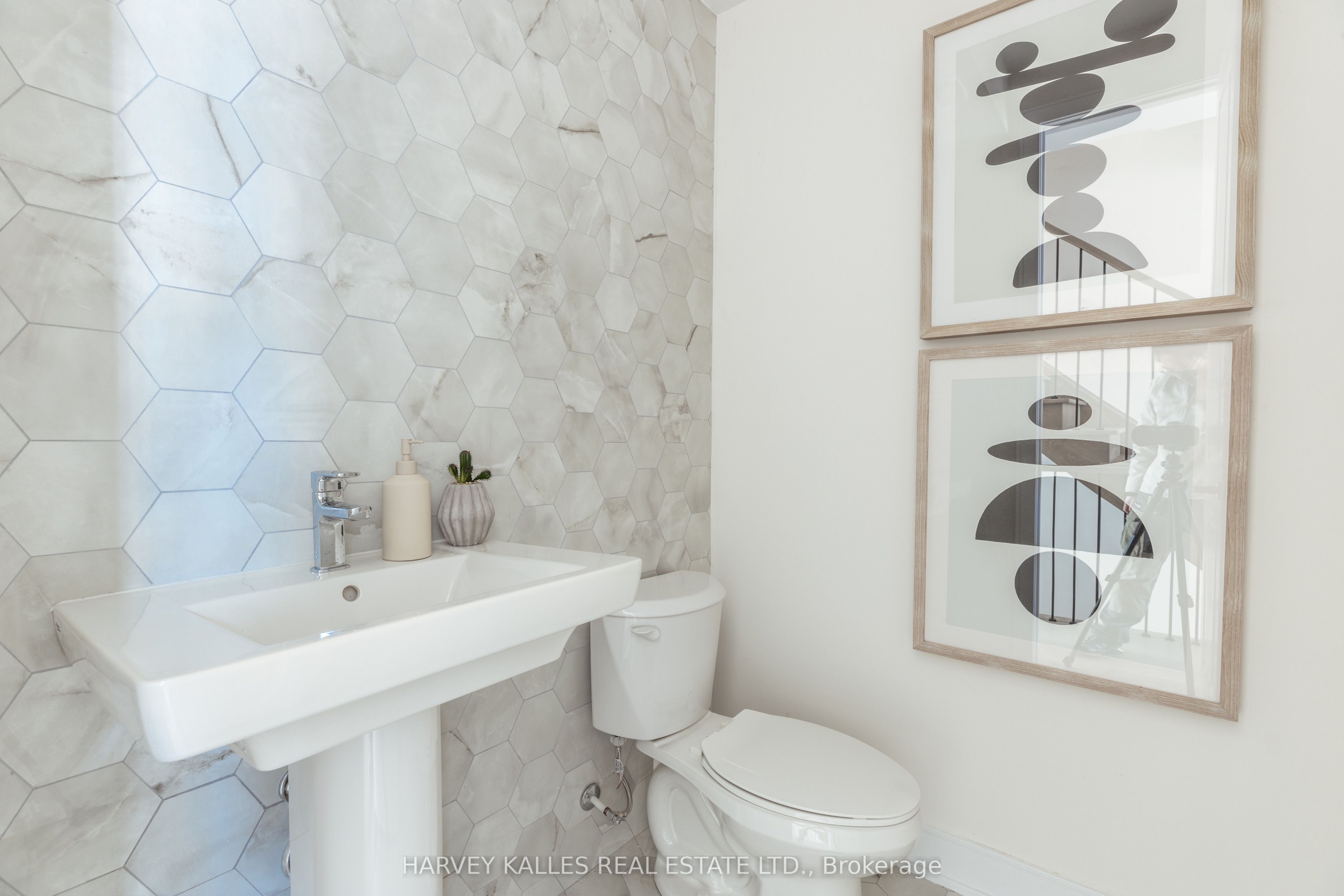 Photo 25 of 17 Innes Avenue, Toronto, Corso Italia-Davenport — HOMEH