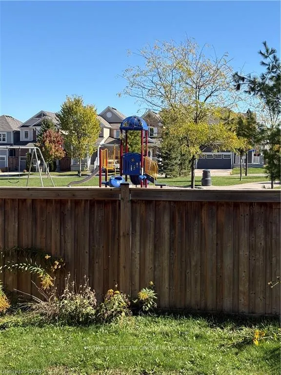 Photo 24 of 50 Shoreacres Drive, Kitchener, Rosenburg — HOMEH
