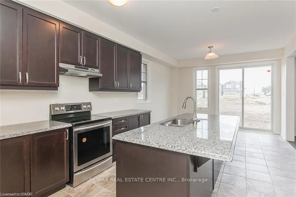 Photo 32 of 50 Shoreacres Drive, Kitchener, Rosenburg — HOMEH