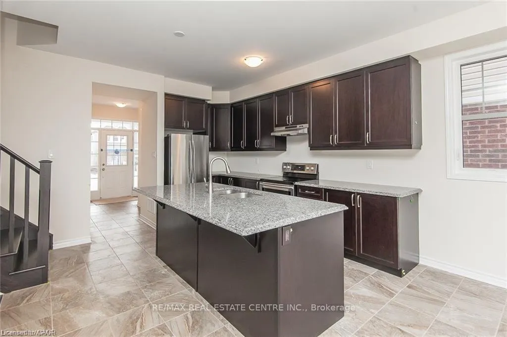 Photo 33 of 50 Shoreacres Drive, Kitchener, Rosenburg — HOMEH