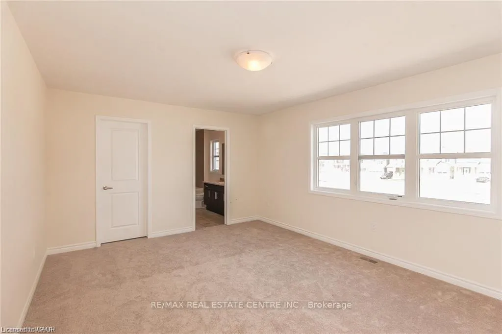 Photo 41 of 50 Shoreacres Drive, Kitchener, Rosenburg — HOMEH