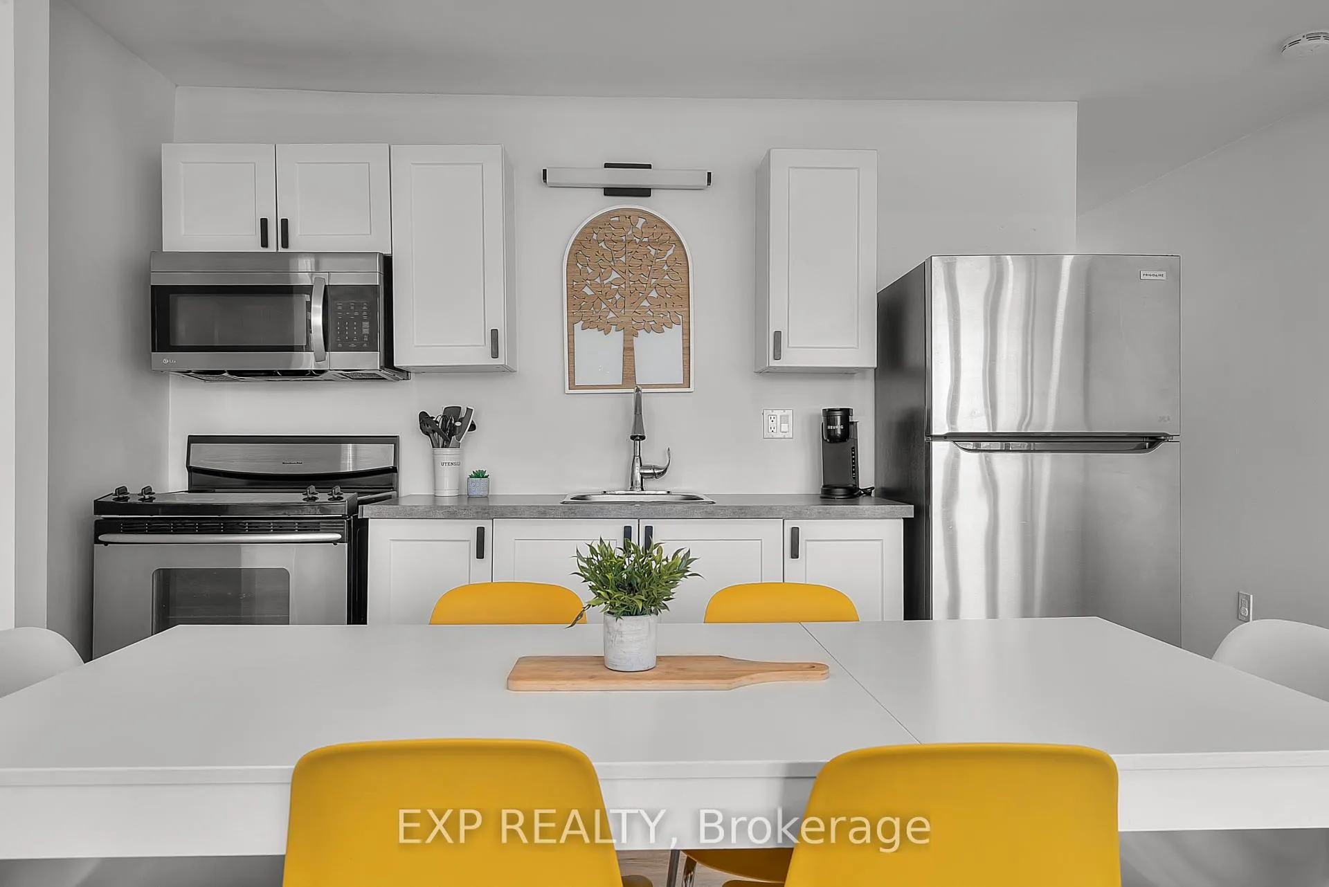 Photo 5 of Unit 1, 4595 Queen Street, Niagara Falls, Downtown — HOMEH