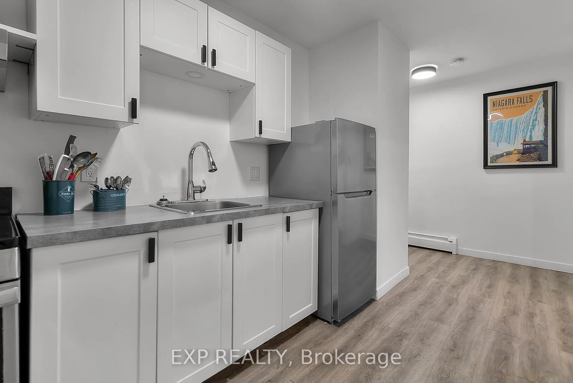 Front of Unit 3, 4595 Queen Street