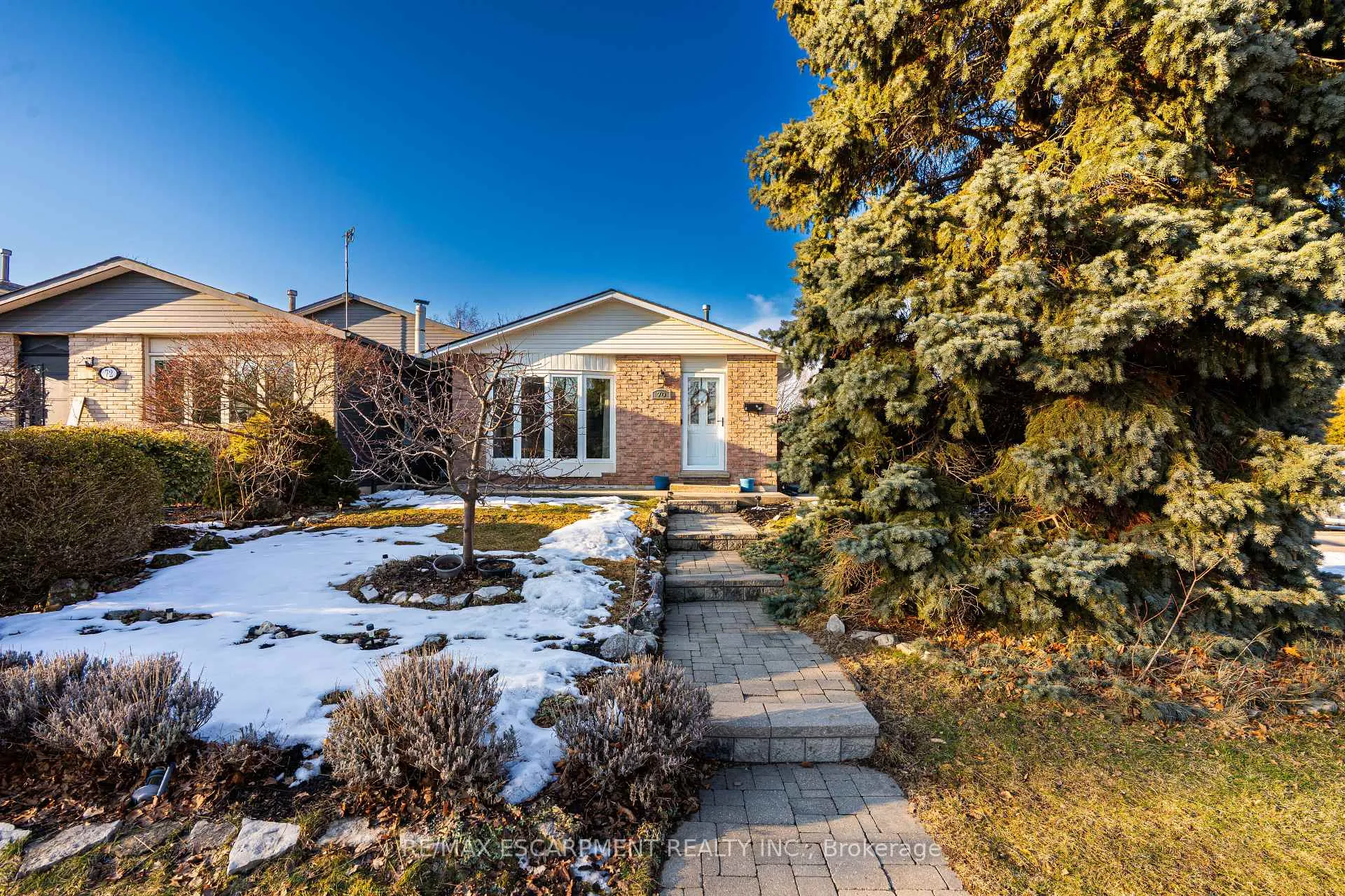 Photo 1 of 70 Athenia Drive, Hamilton, Stoney Creek Mountain — HOMEH