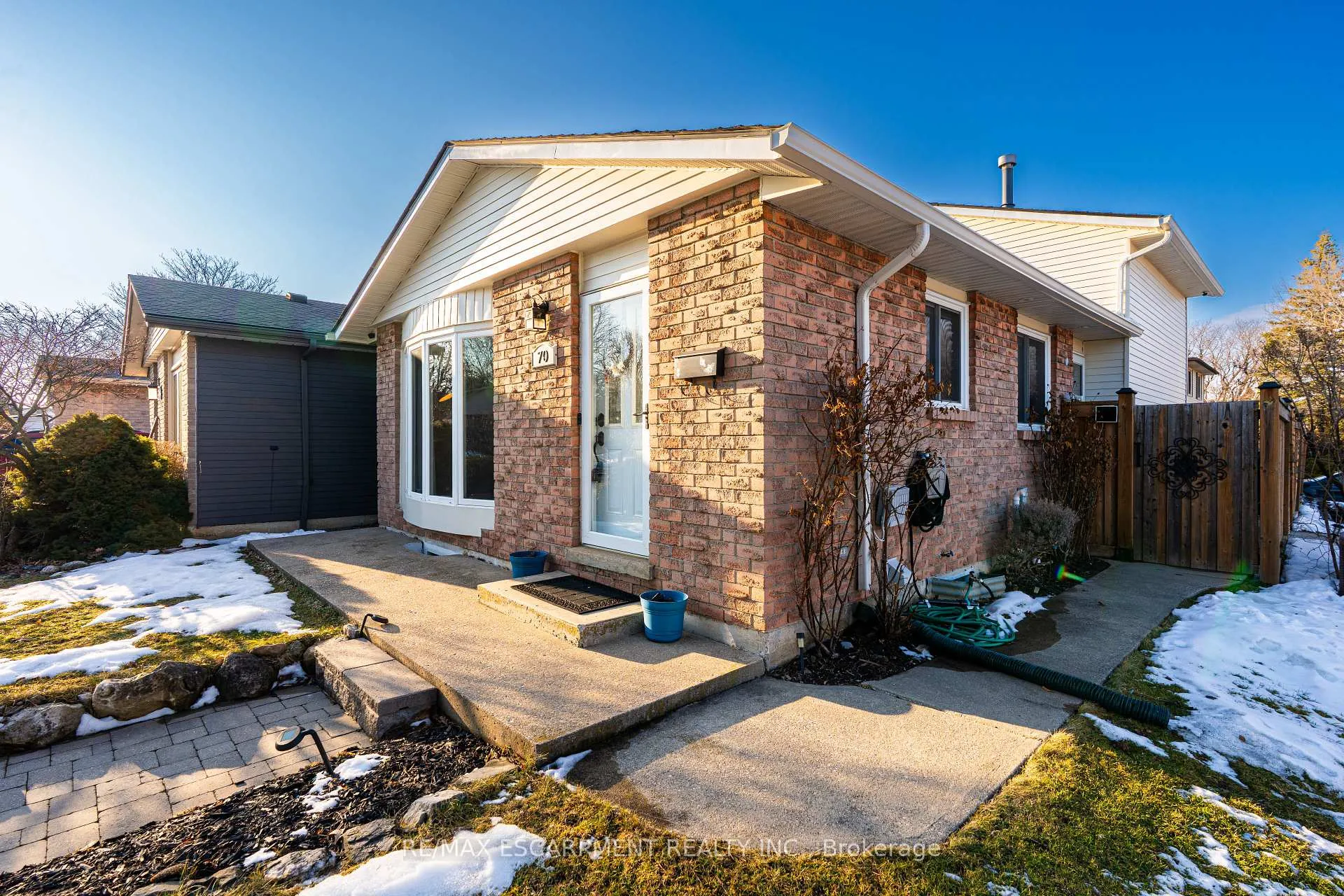 Photo 3 of 70 Athenia Drive, Hamilton, Stoney Creek Mountain — HOMEH