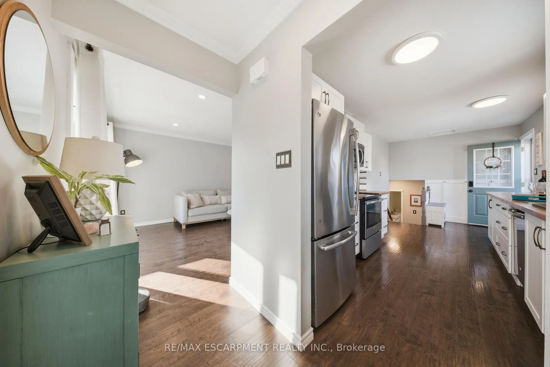 Photo 6 of 70 Athenia Drive, Hamilton, Stoney Creek Mountain — HOMEH