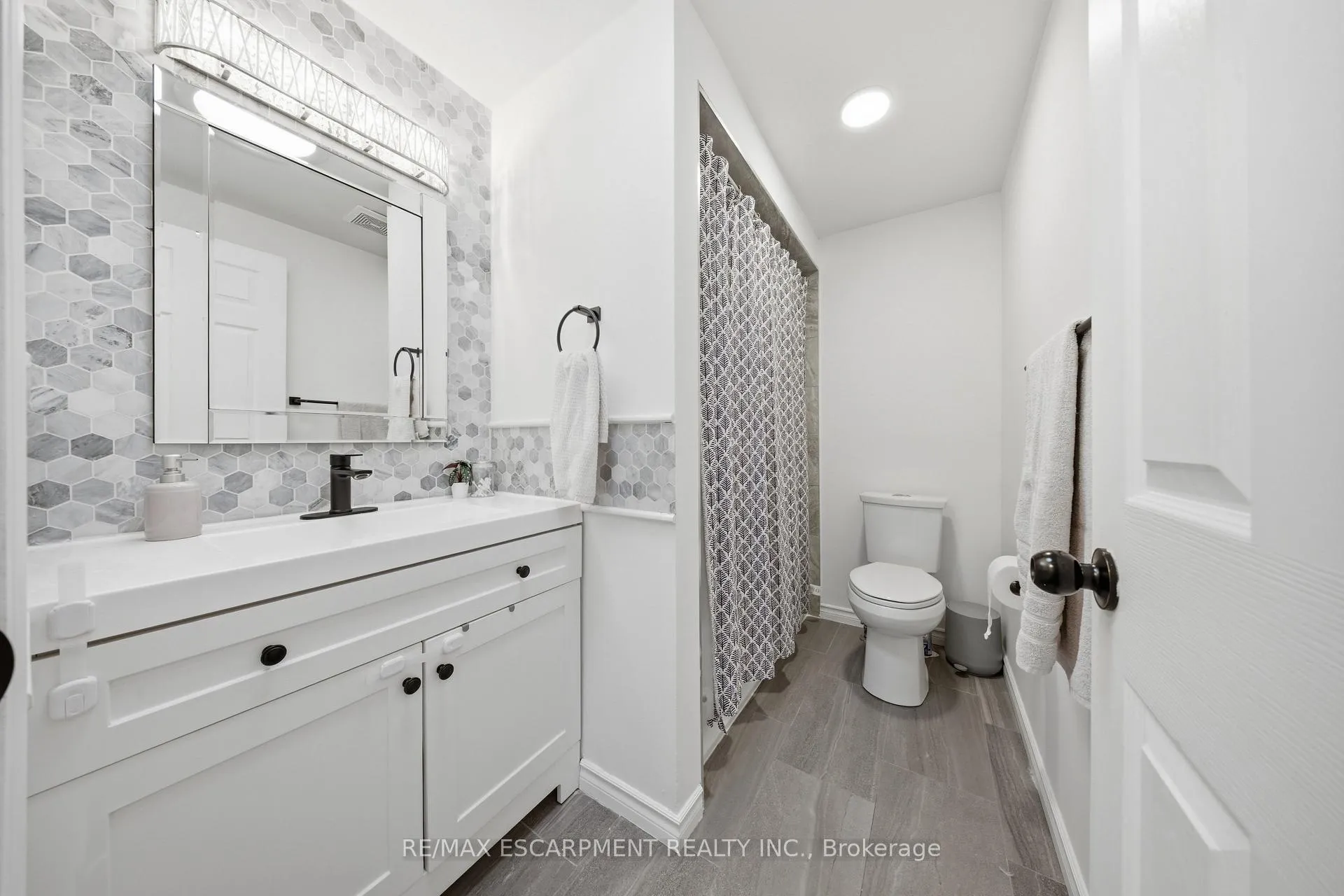 Photo 21 of 70 Athenia Drive, Hamilton, Stoney Creek Mountain — HOMEH
