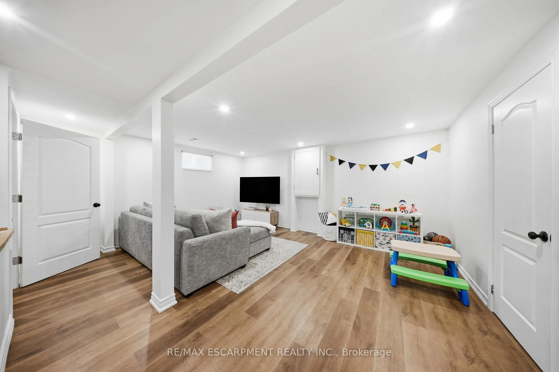 Photo 32 of 70 Athenia Drive, Hamilton, Stoney Creek Mountain — HOMEH