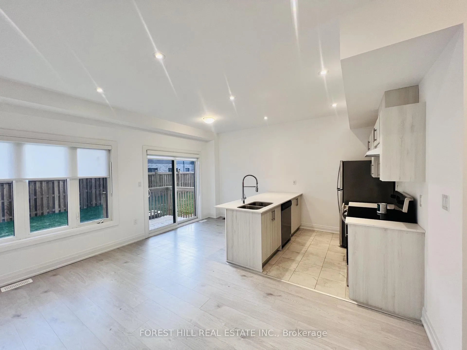 Photo 7 of 149 Gateland Drive, Barrie, Painswick South — HOMEH