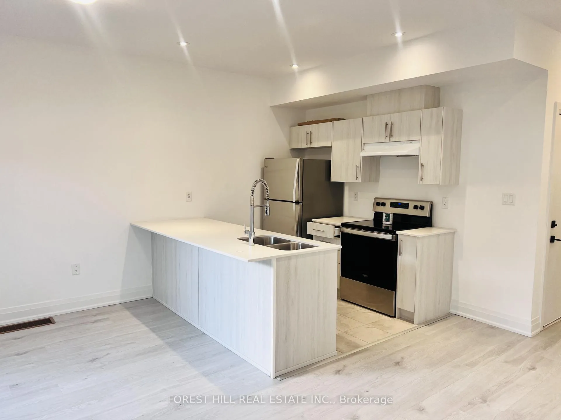 Photo 8 of 149 Gateland Drive, Barrie, Painswick South — HOMEH