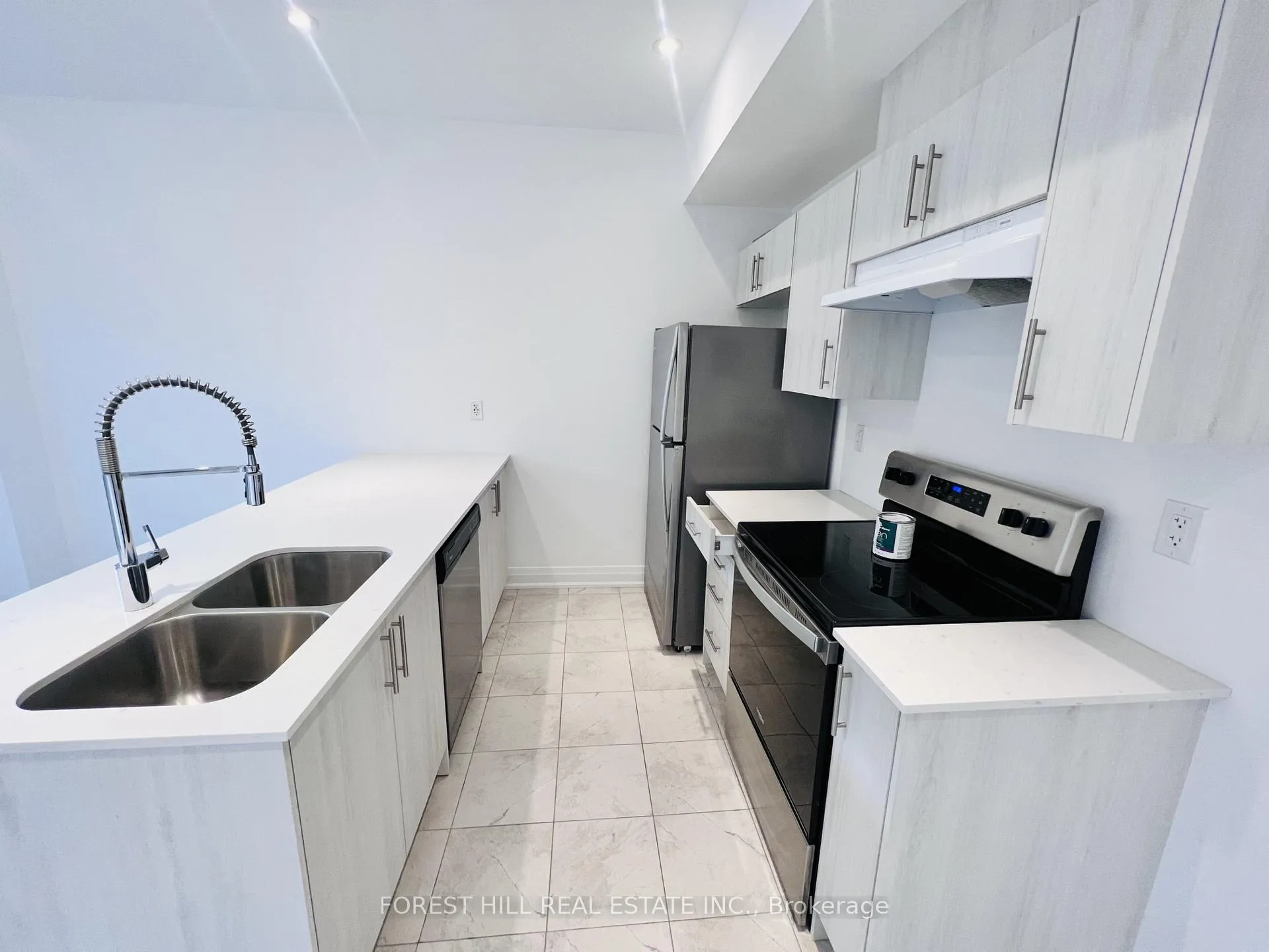 Photo 11 of 149 Gateland Drive, Barrie, Painswick South — HOMEH