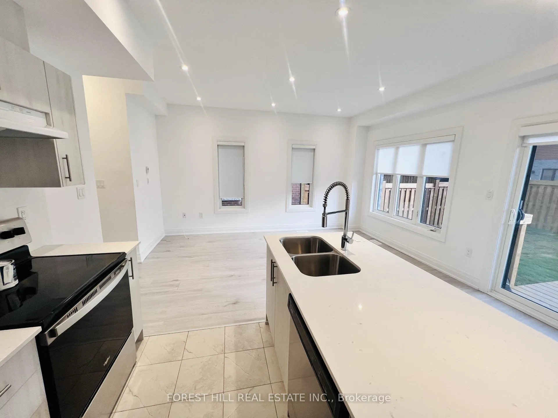 Photo 13 of 149 Gateland Drive, Barrie, Painswick South — HOMEH