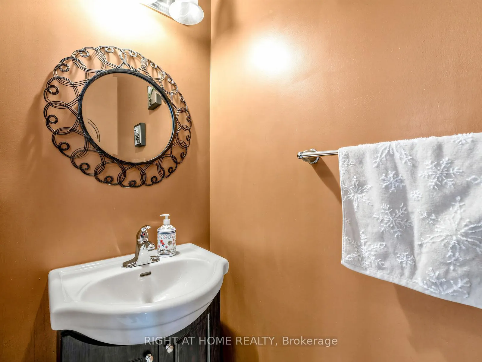 Photo 10 of 401 Tonelli Lane, Milton, Harrison — HOMEH