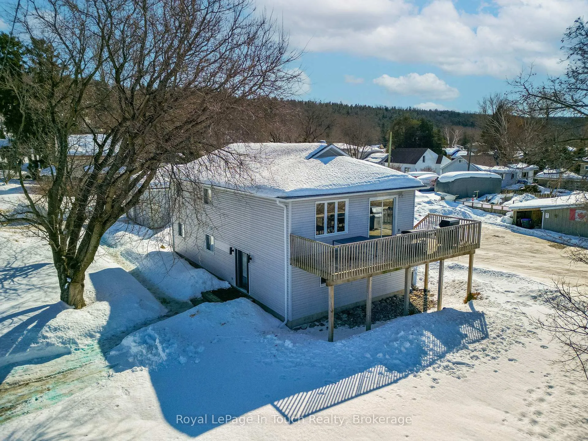 Front of 108 Robert Street W