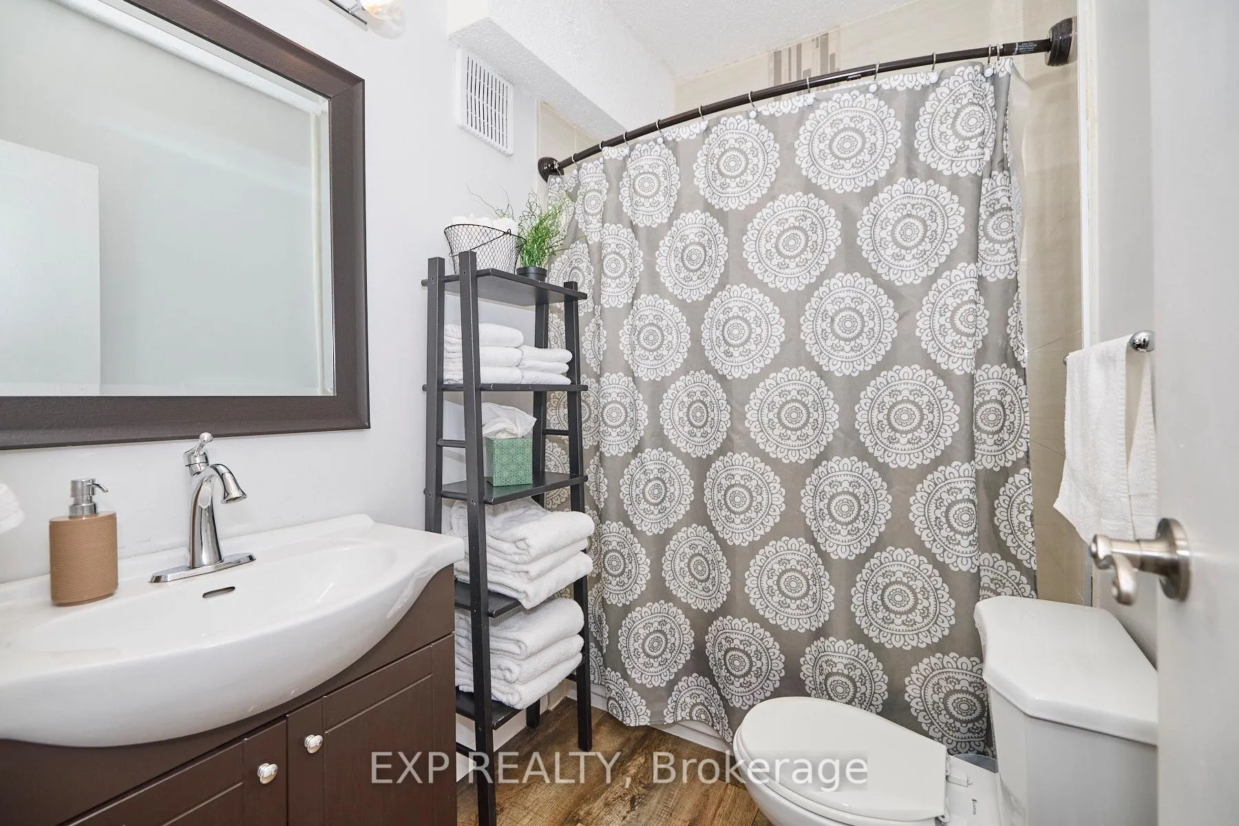 Photo 8 of Unit 1, 4675 Queen Street, Niagara Falls, Downtown — HOMEH