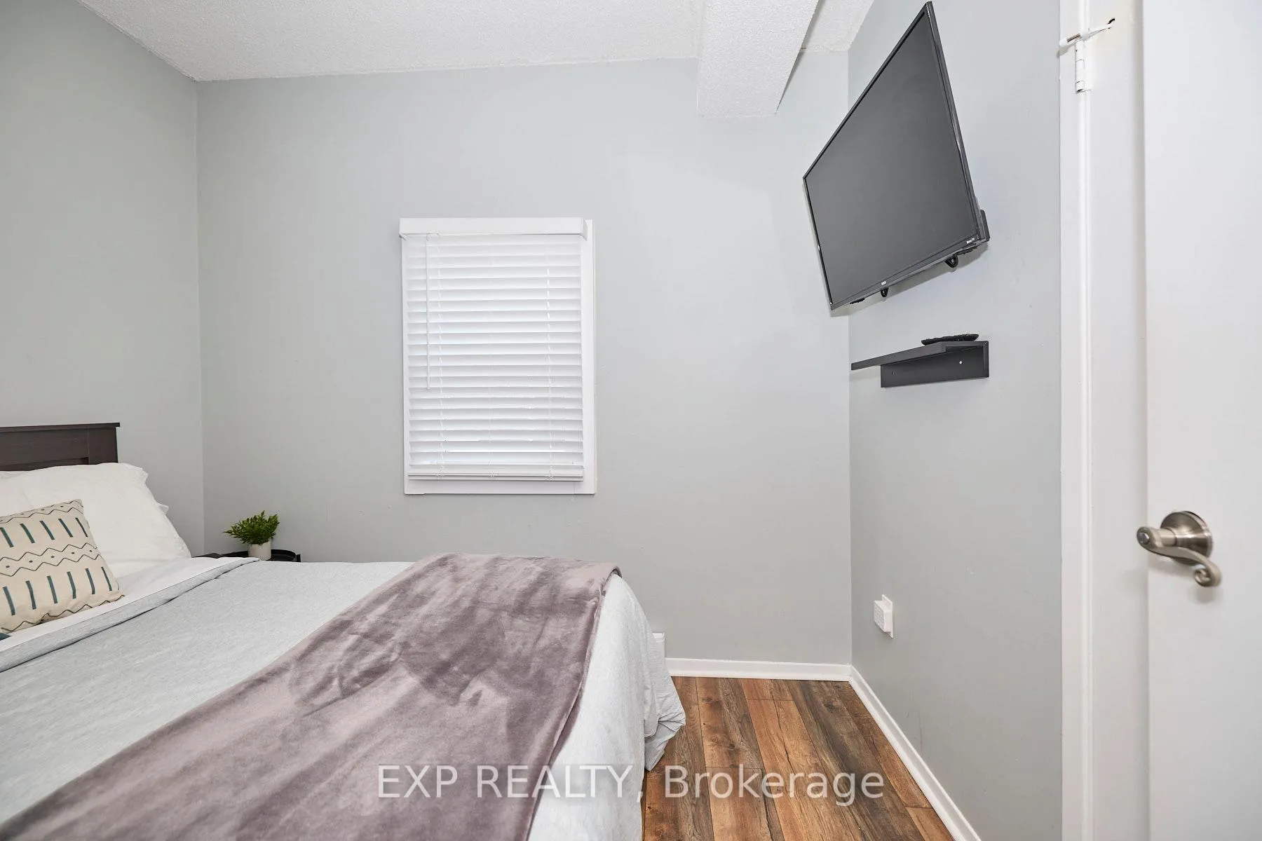 Photo 10 of Unit 1, 4675 Queen Street, Niagara Falls, Downtown — HOMEH