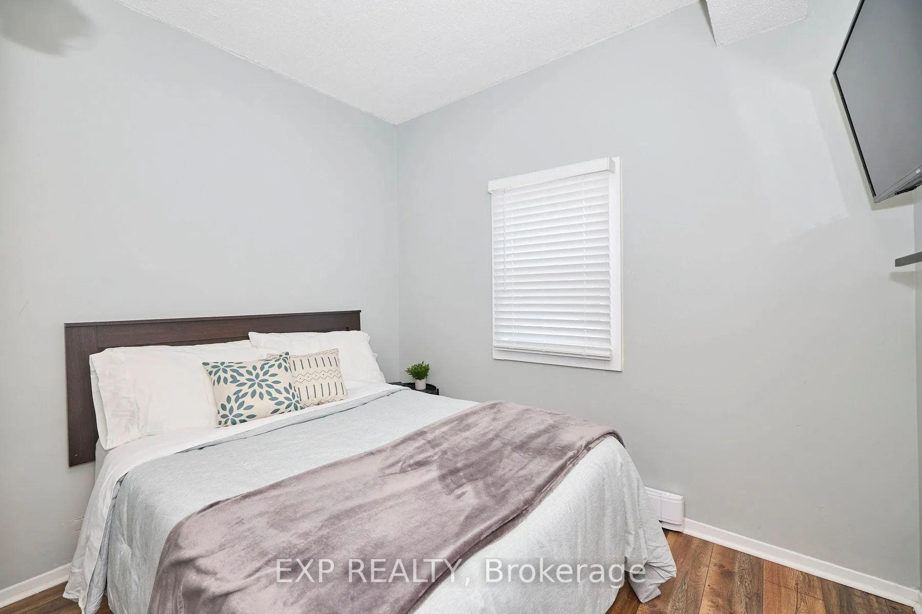 Photo 11 of Unit 1, 4675 Queen Street, Niagara Falls, Downtown — HOMEH