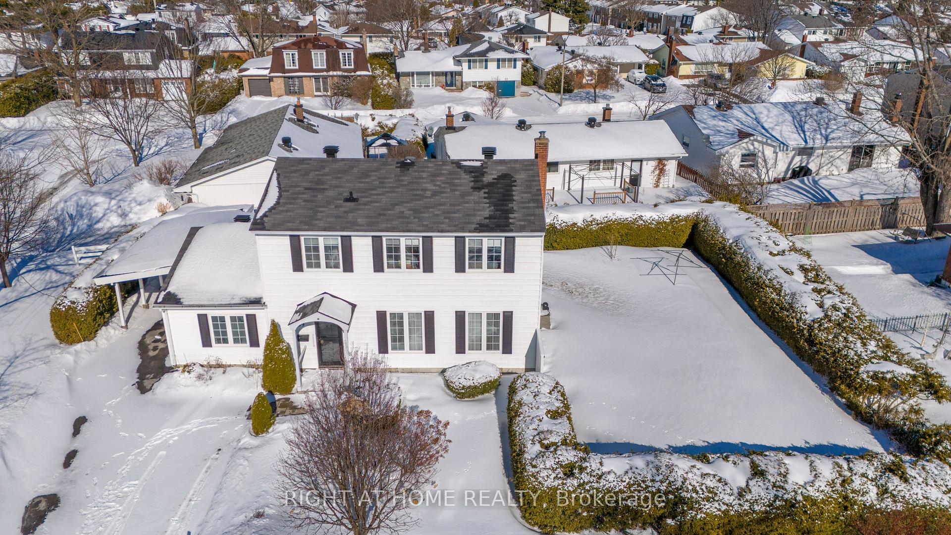 Photo 2 of 1339 Holmes Crescent, Ottawa, South Keys — HOMEH